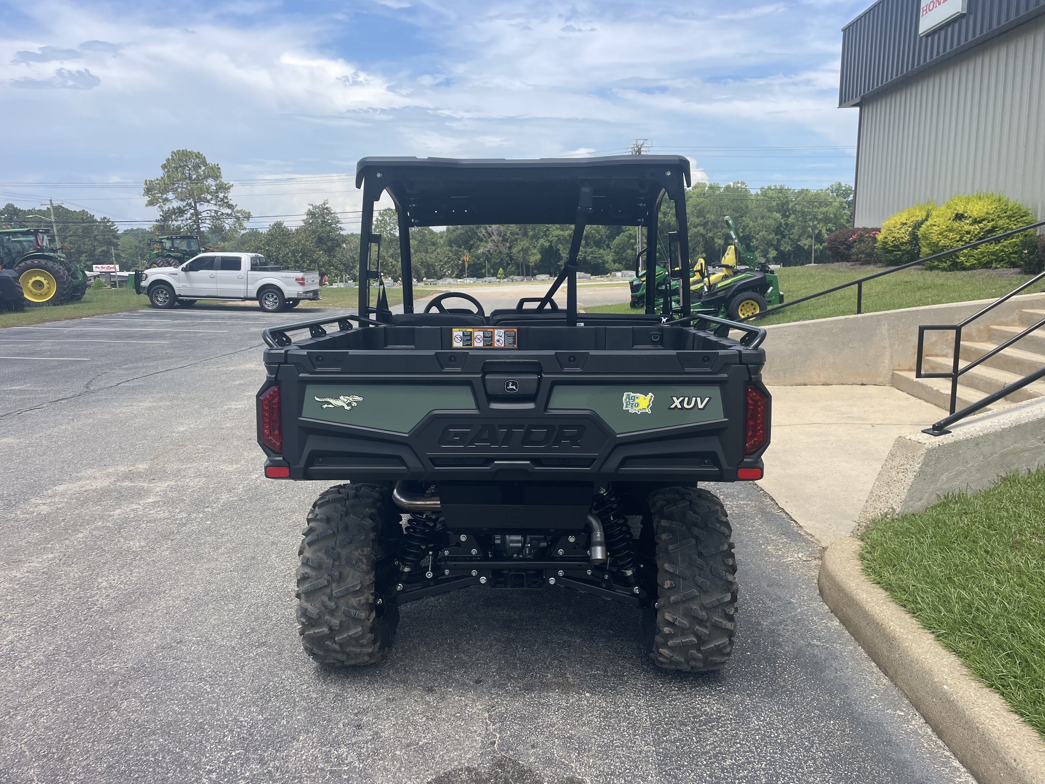2025 John Deere 845M Image 4