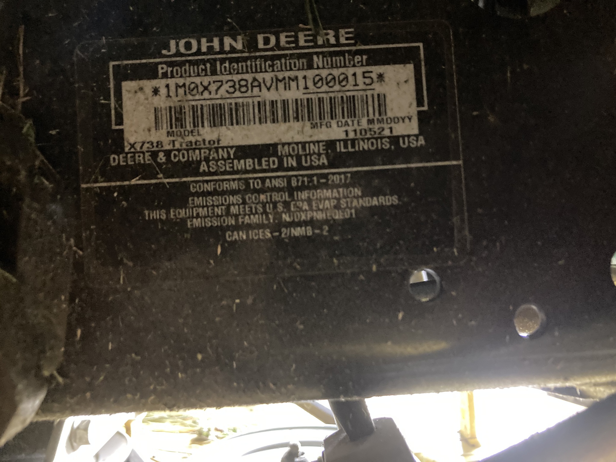 2022 John Deere X738 Image 2