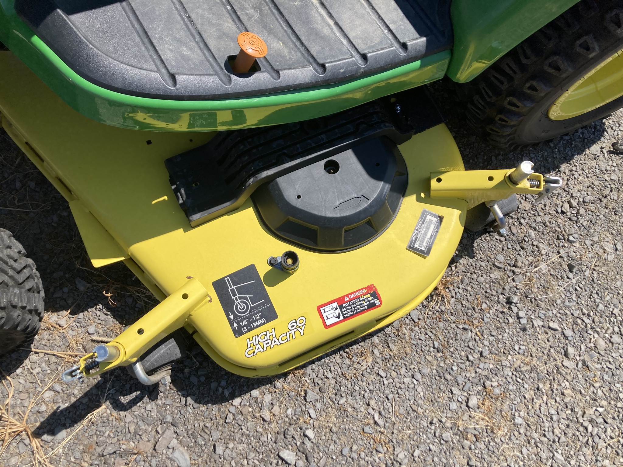 2022 John Deere X738 Image 3