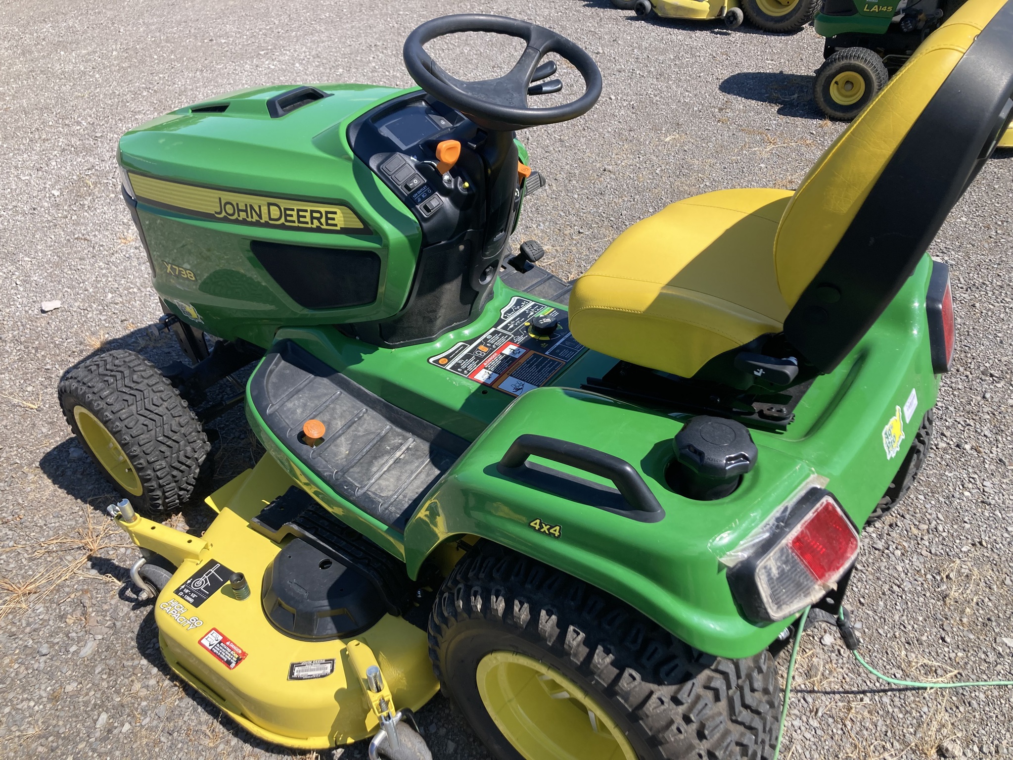 2022 John Deere X738 Image 4