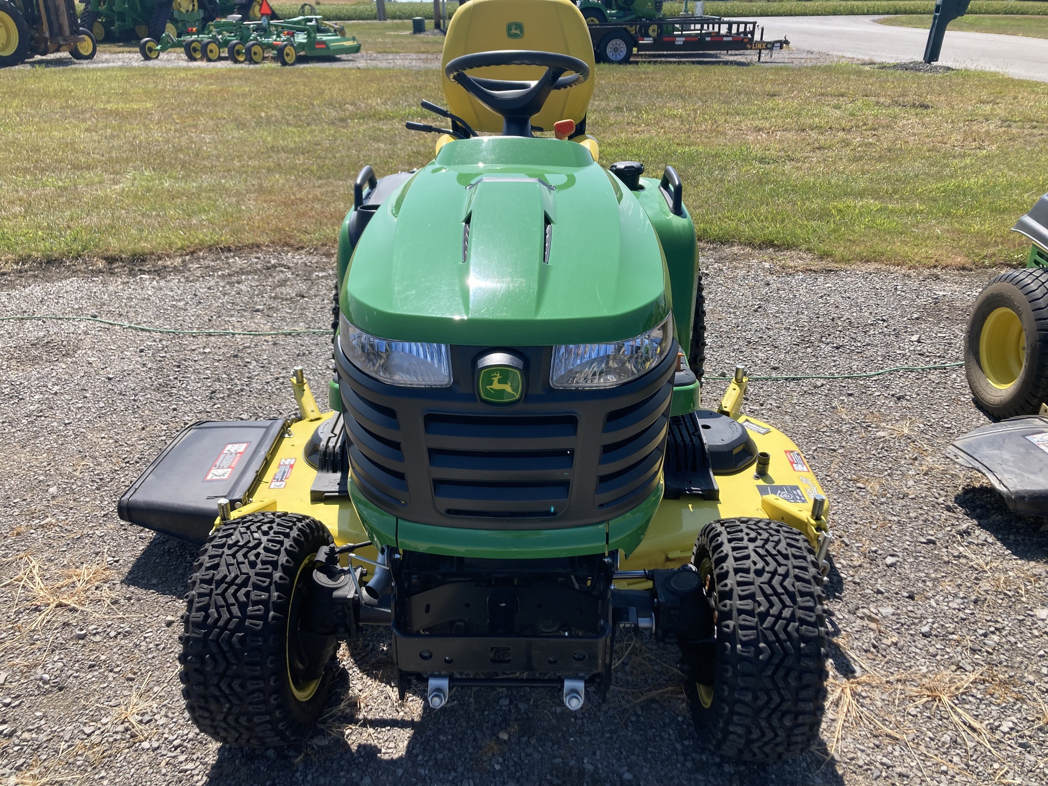 2022 John Deere X738 Image 7