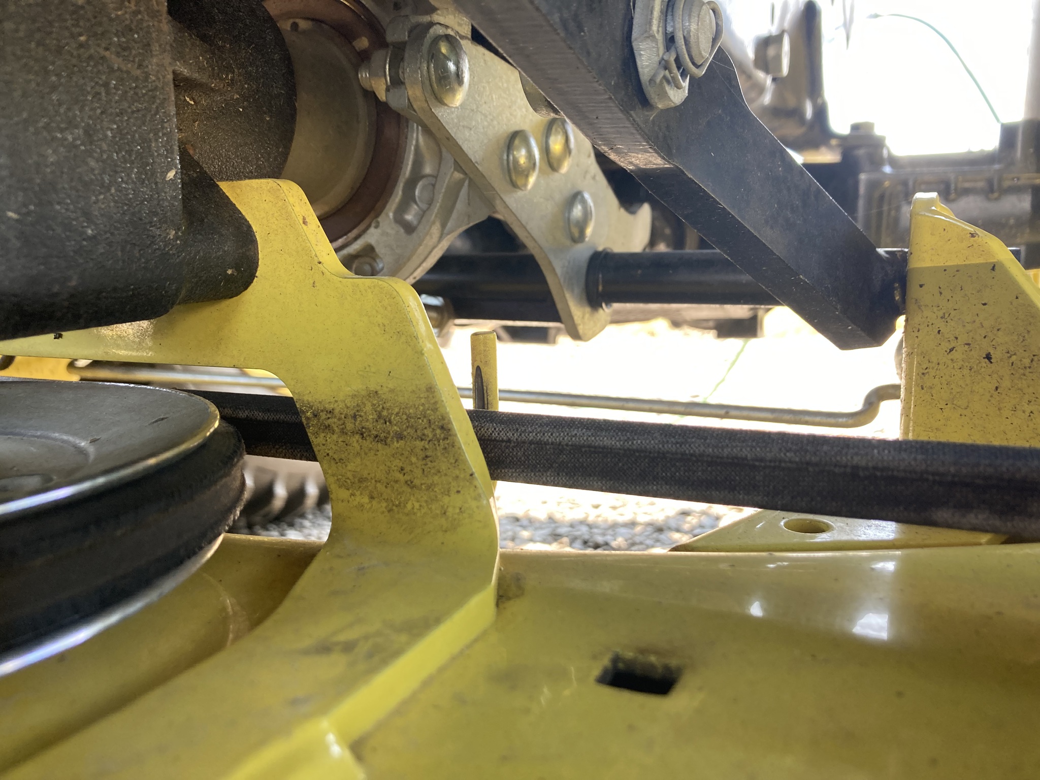 2022 John Deere X738 Image 9