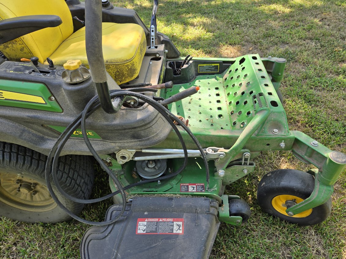 2017 John Deere Z915E Image 7
