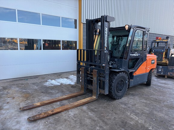 Photo of a 2019 Doosan G55C-7