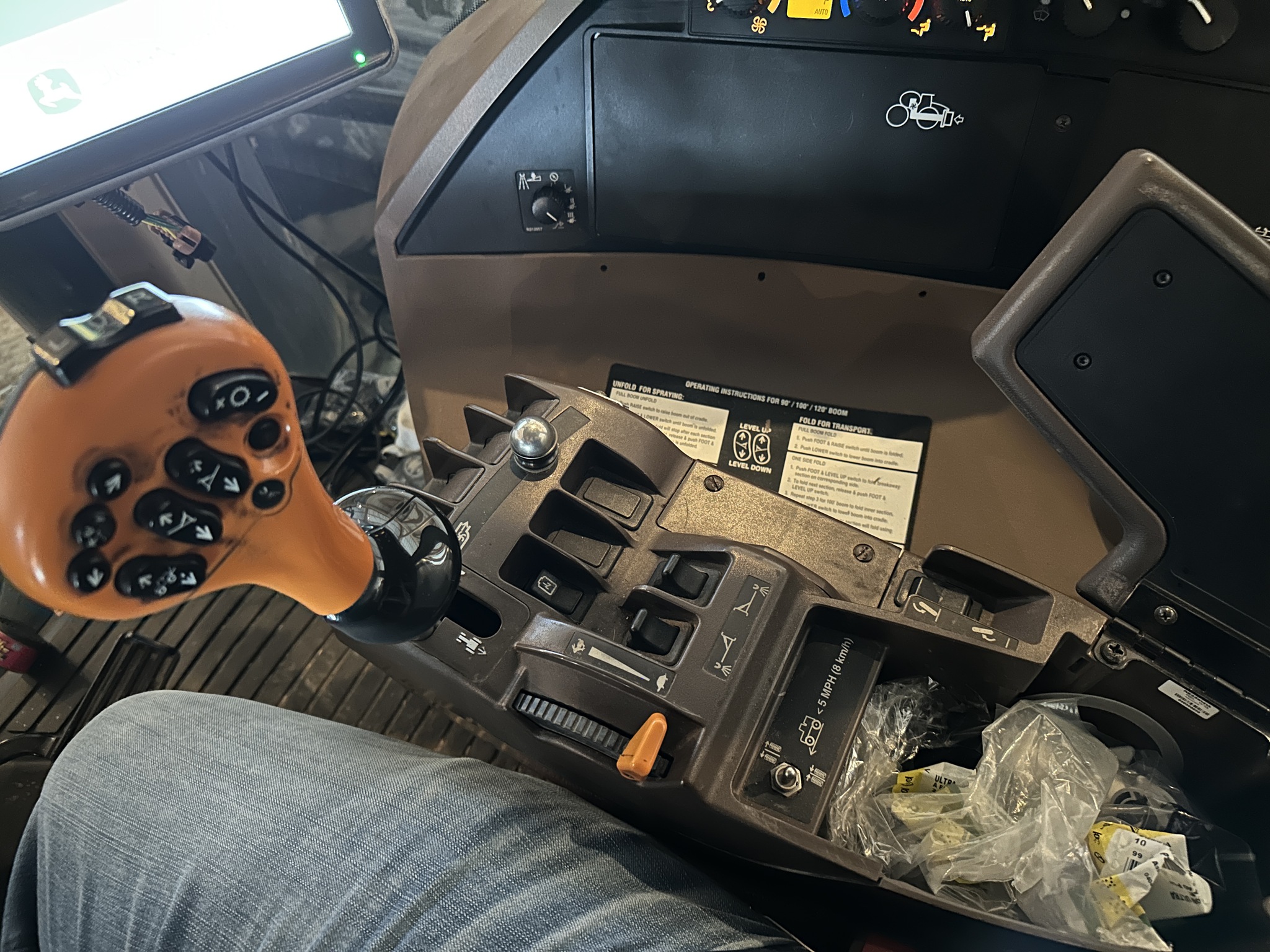 2014 John Deere 4940 Image 8