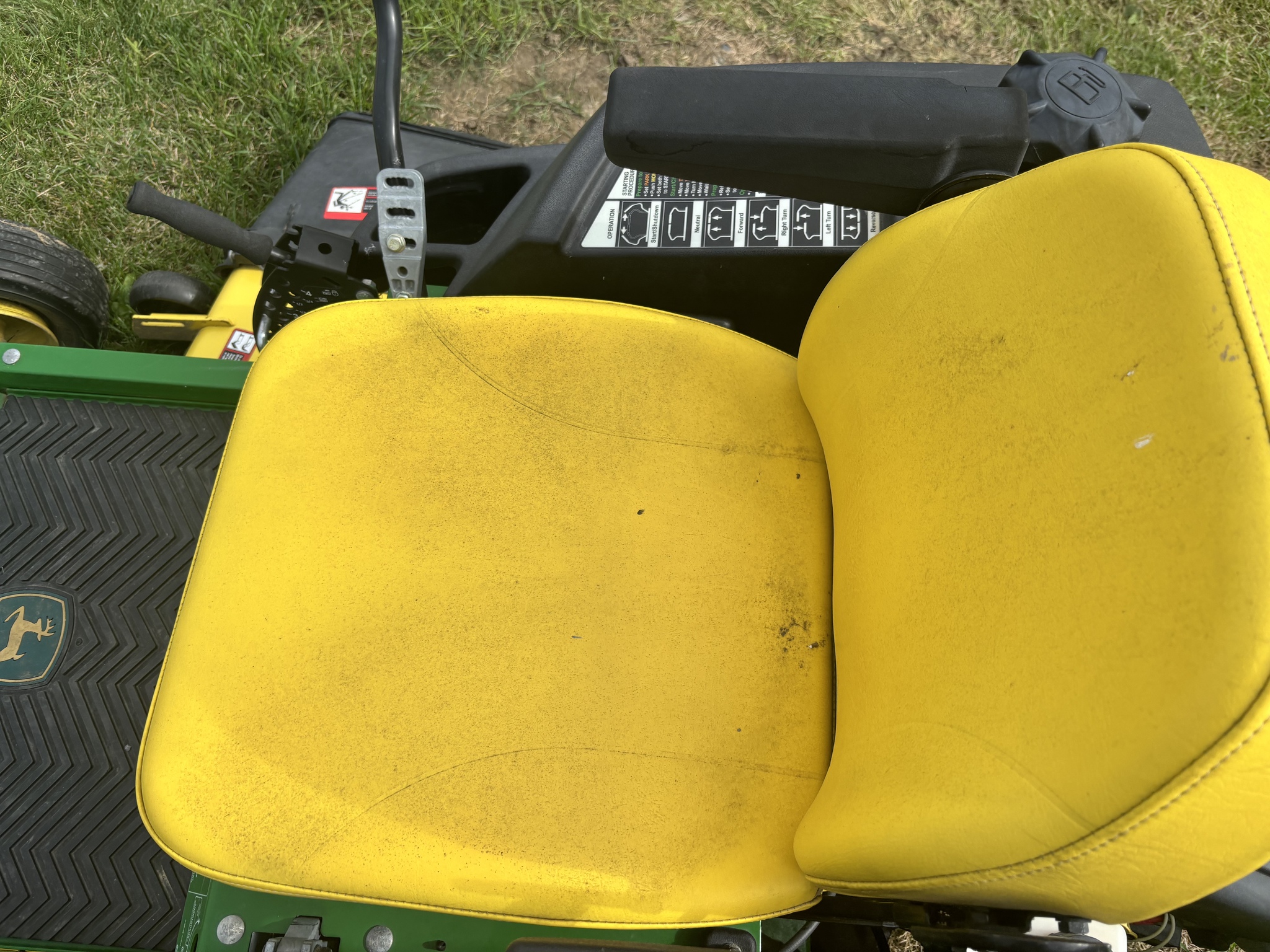 2011 John Deere Z445 Image 2