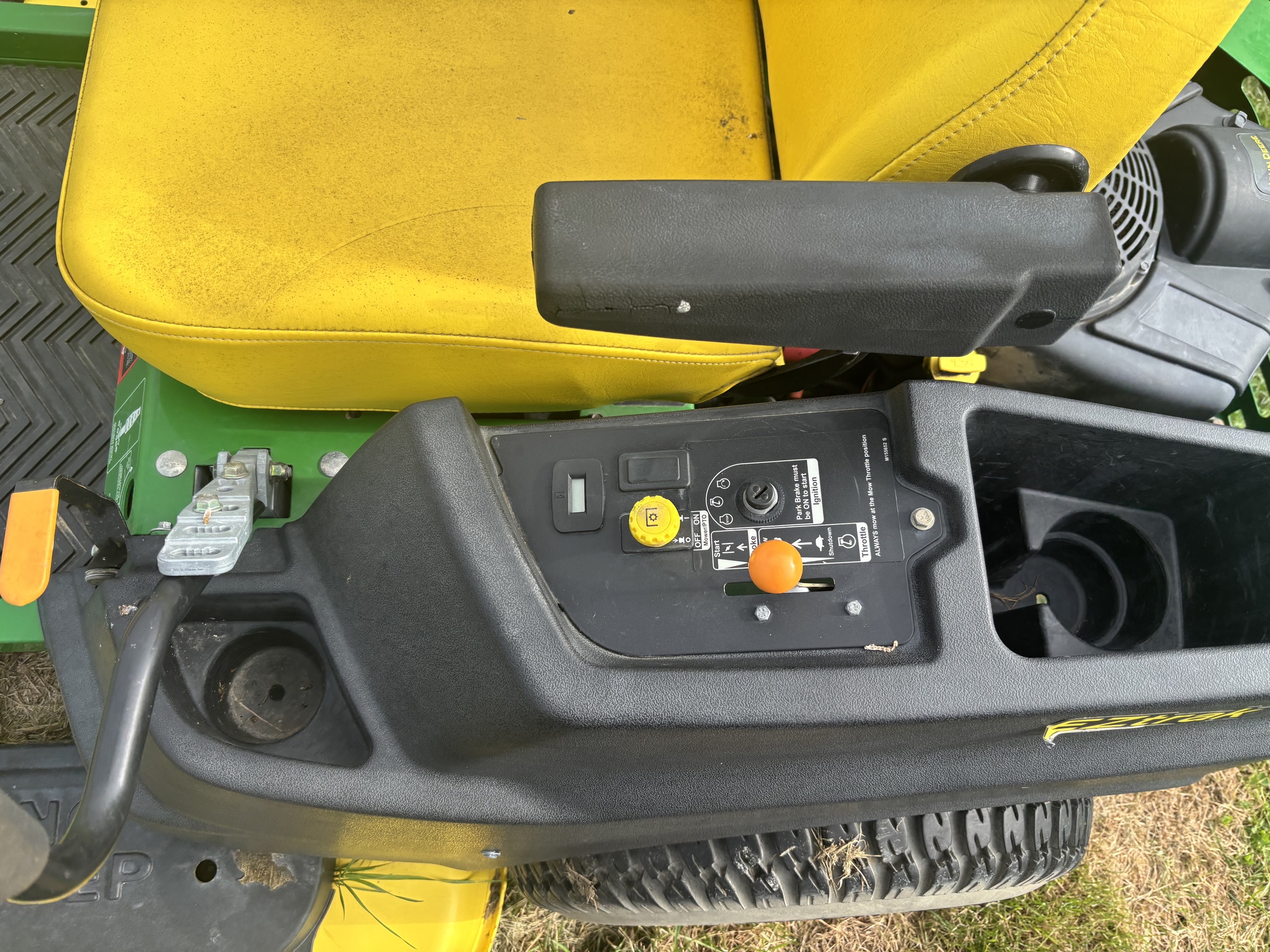 2011 John Deere Z445 Image 4