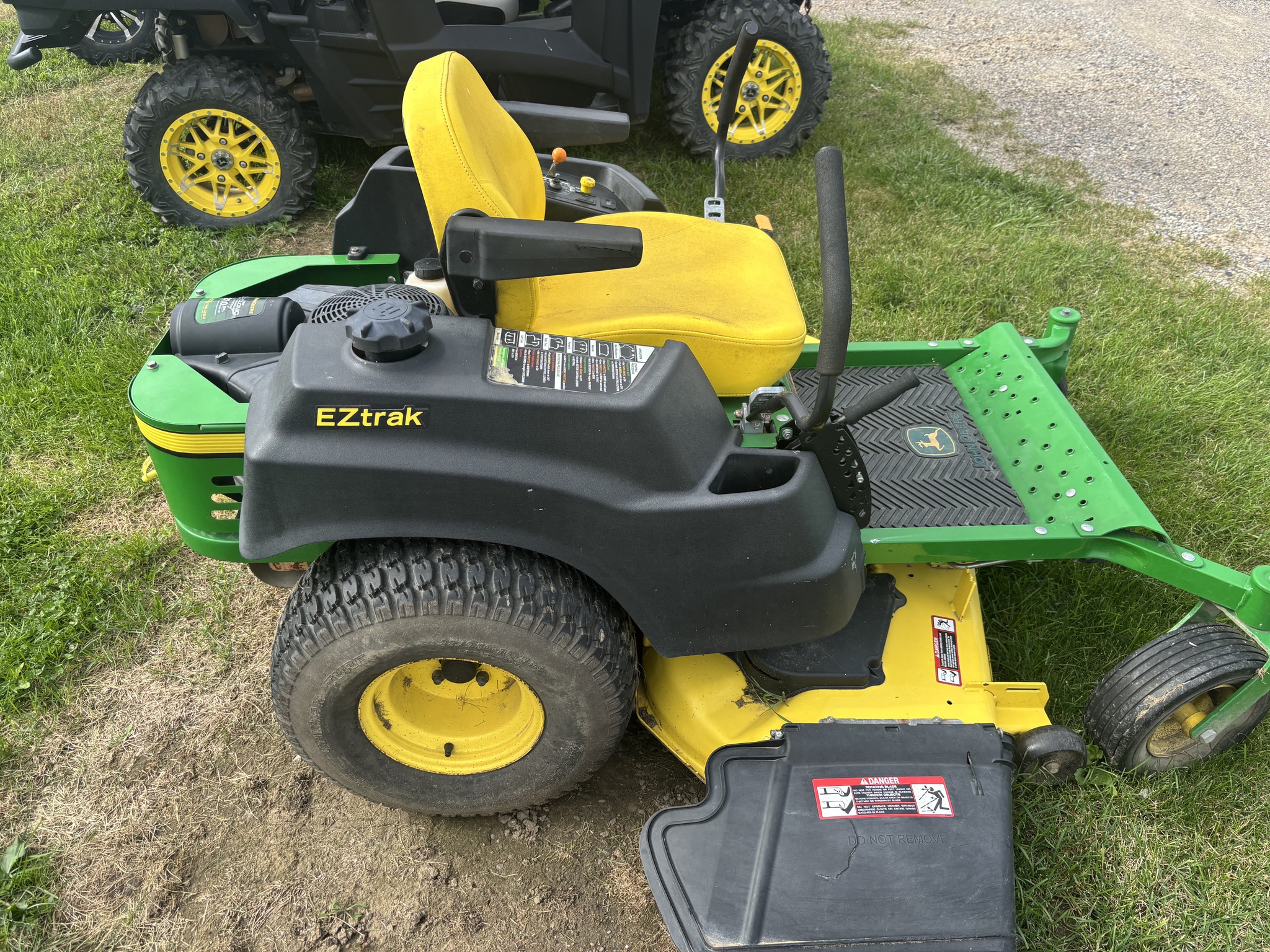 2011 John Deere Z445 Image 8