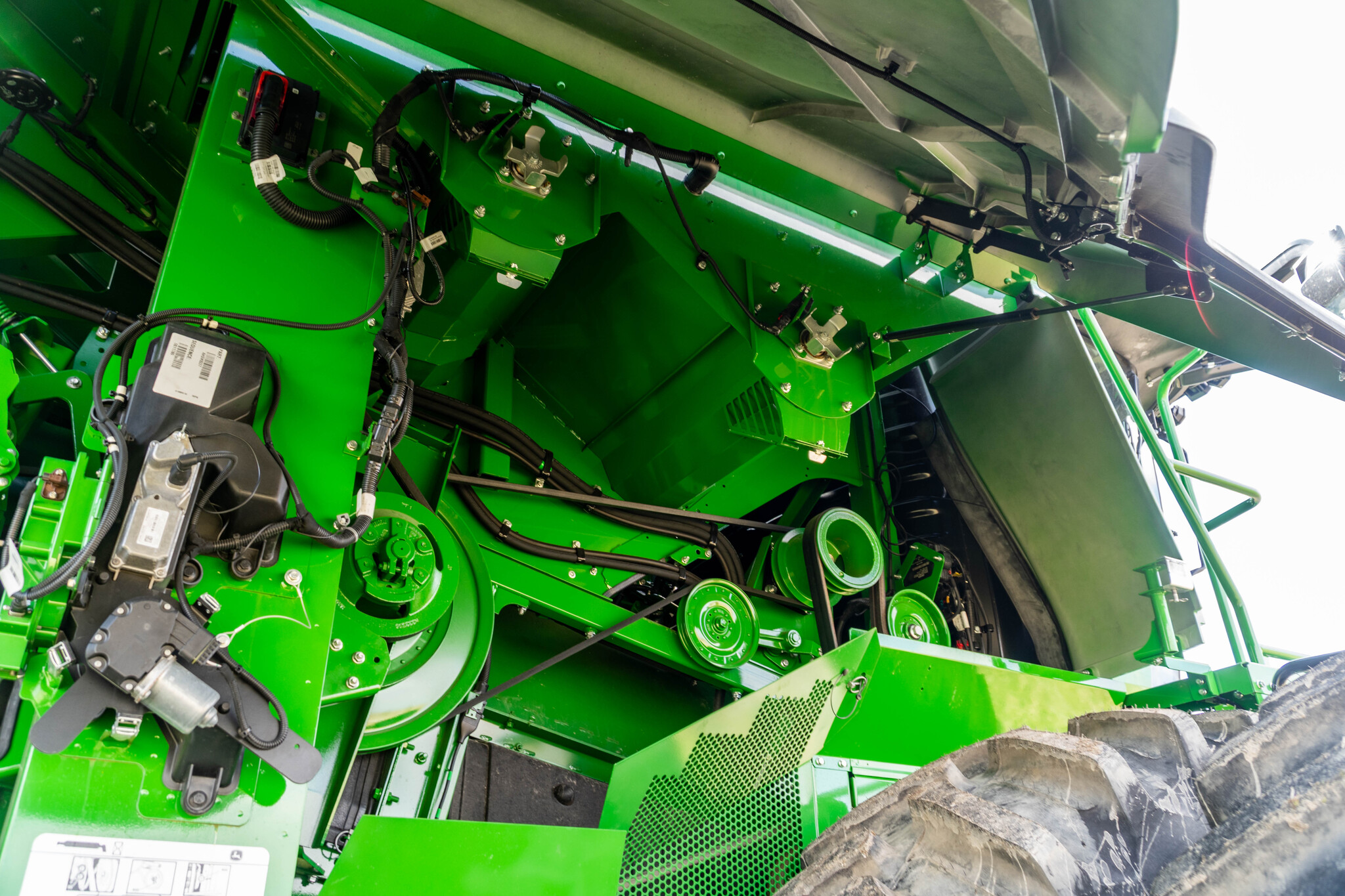 Used 2025 John Deere S7 800 Combines at Koenig Equipment in Greensburg, IN - PhotoXL18