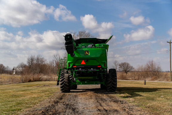 Used 2025 John Deere S7 800 Combines at Koenig Equipment in Greensburg, IN - Photo3