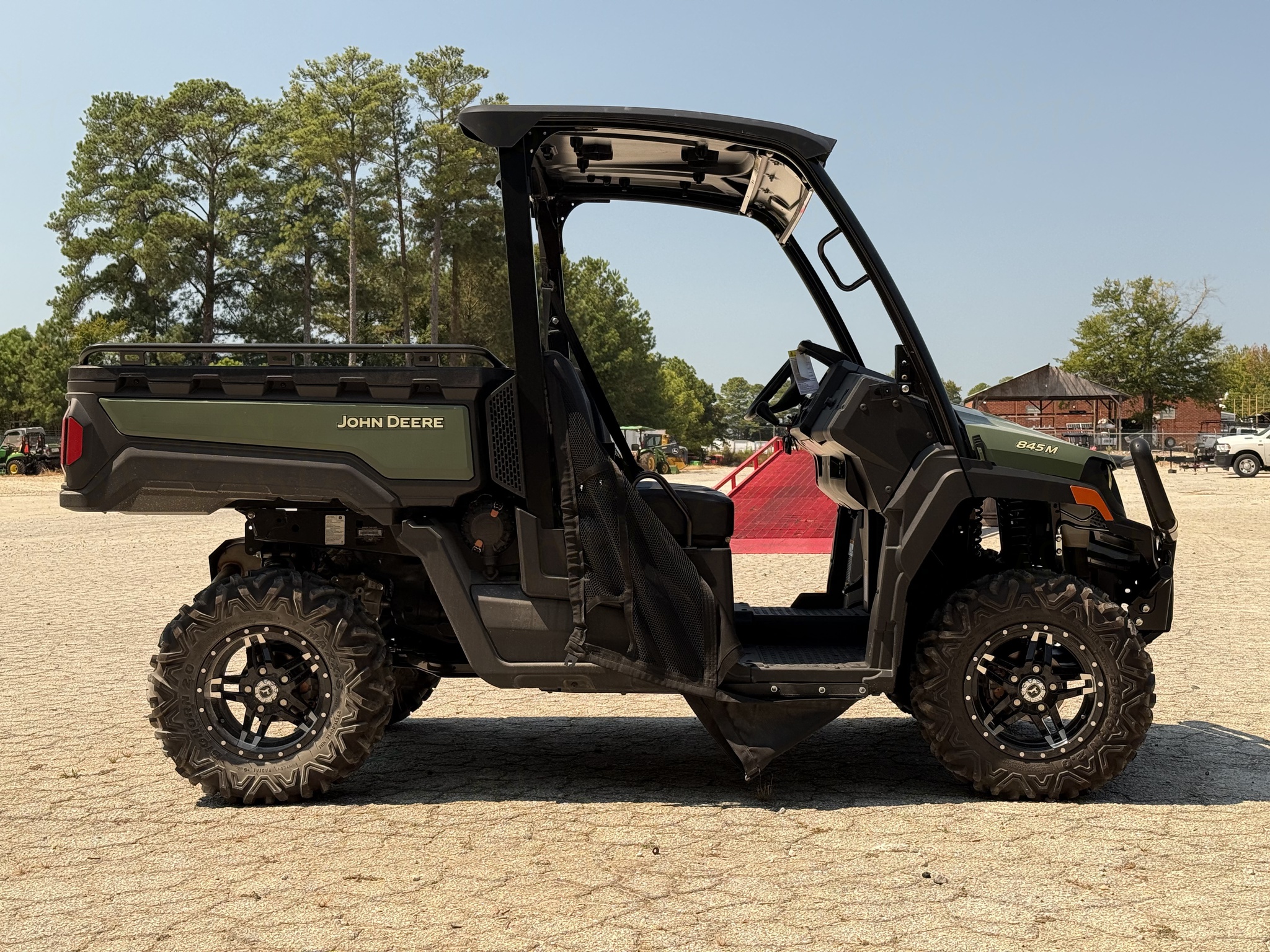 2025 John Deere XUV845M Image 8