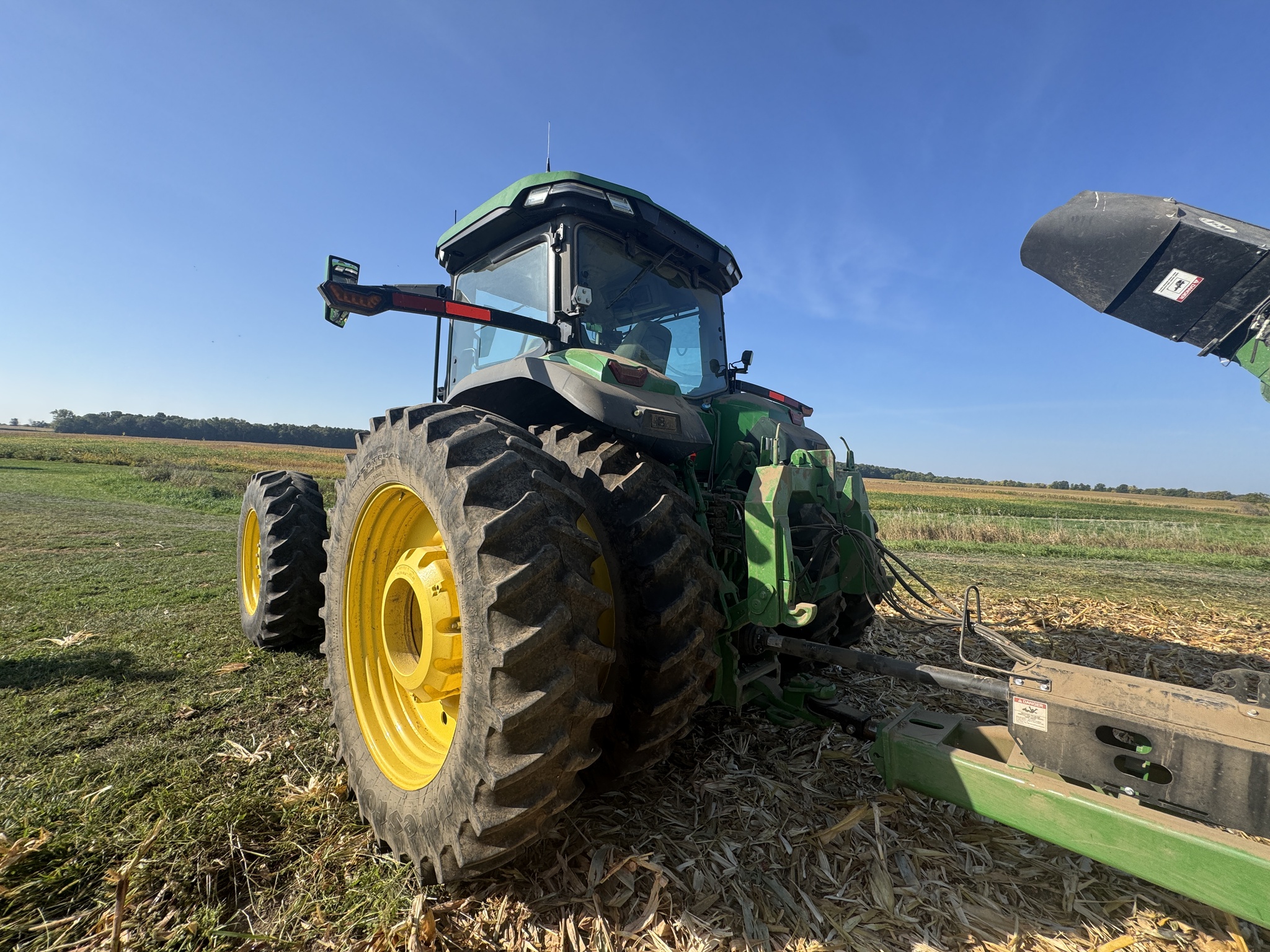 2023 John Deere 8R 370 Image 2