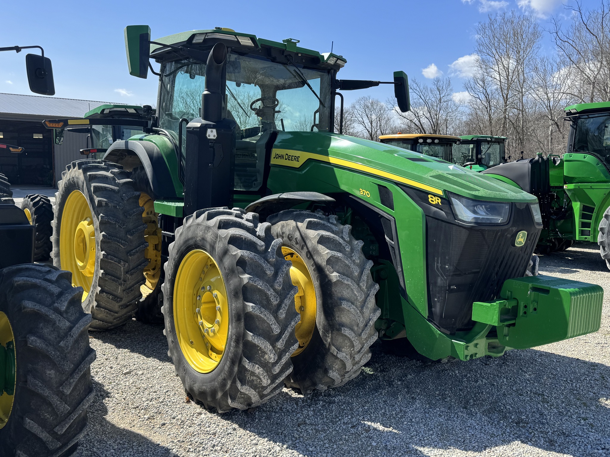 2023 John Deere 8R 370 Image 2