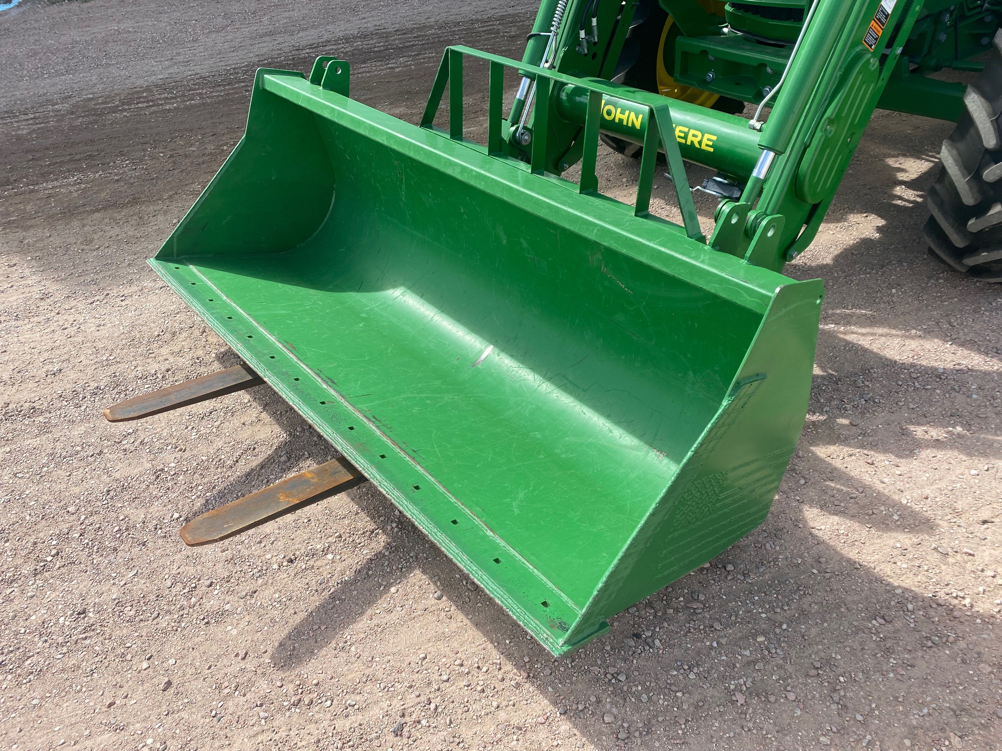 2022 John Deere 5100M Image 11