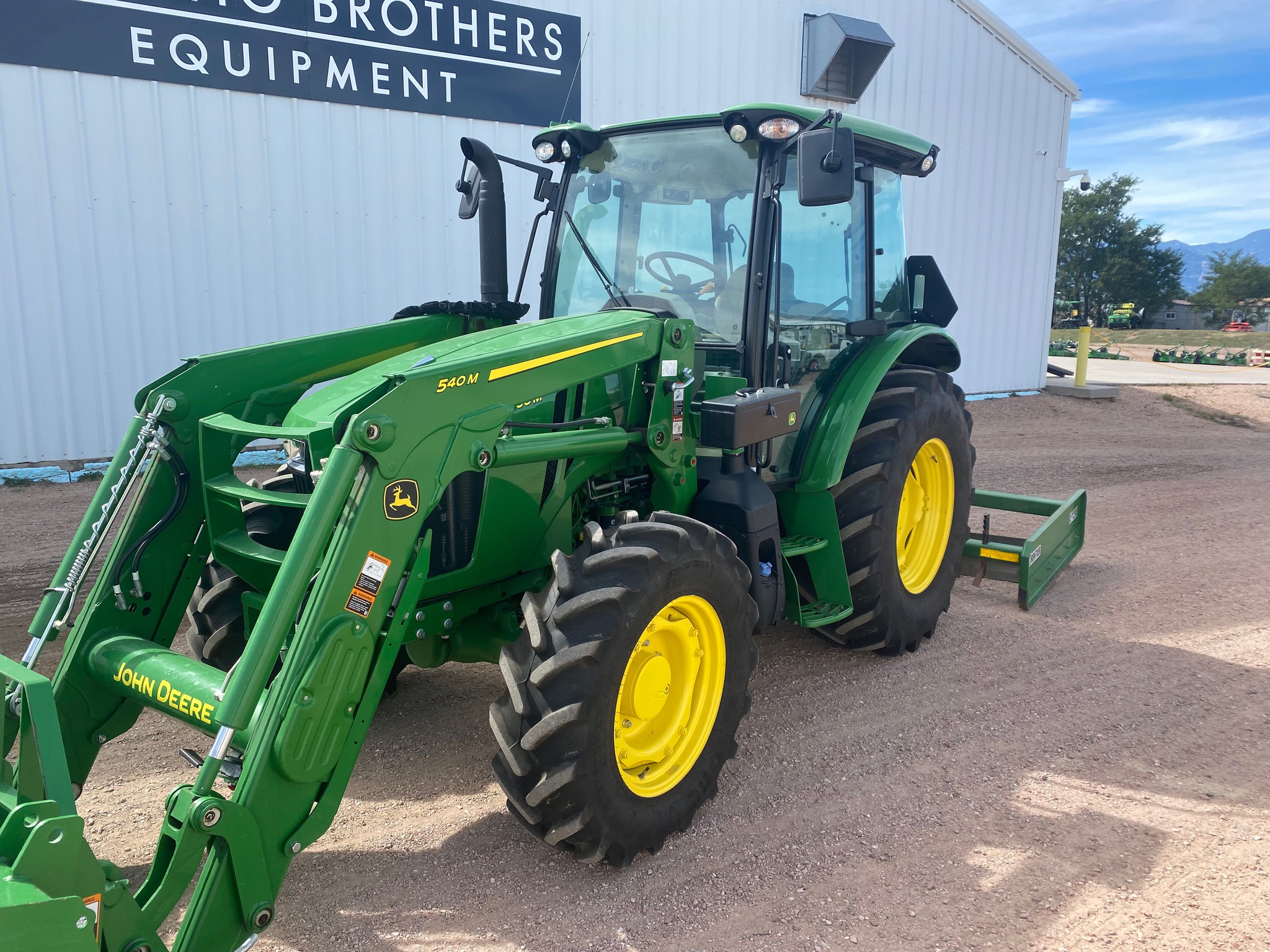 2022 John Deere 5100M Image 2