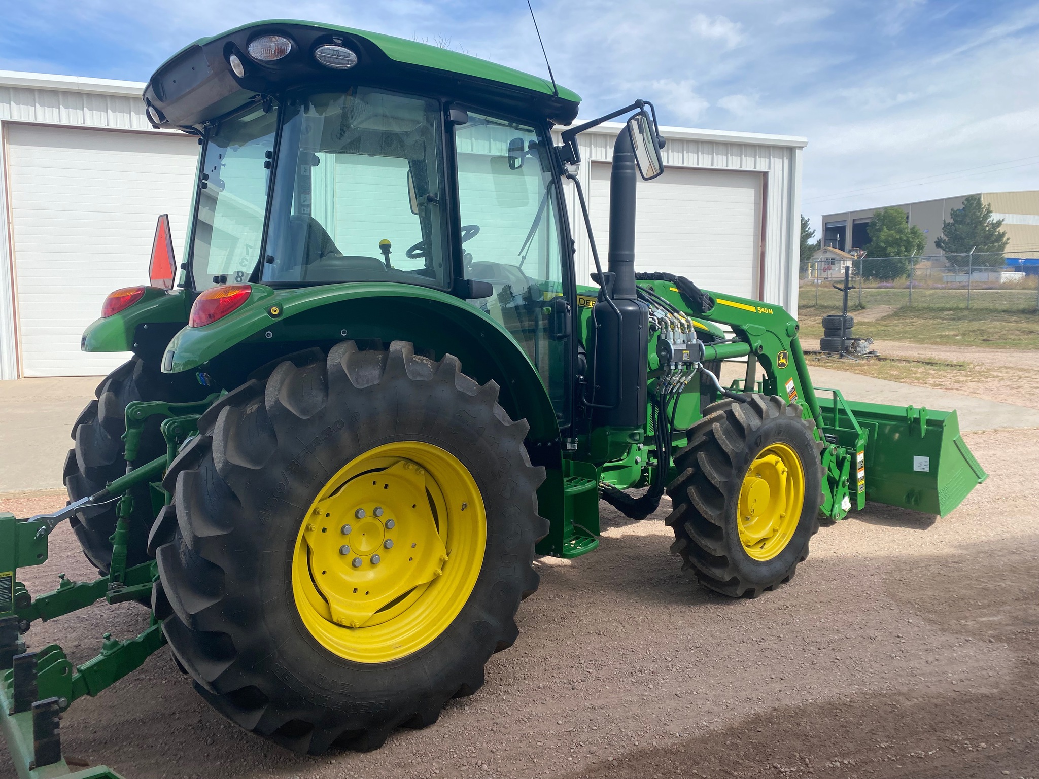 2022 John Deere 5100M Image 6