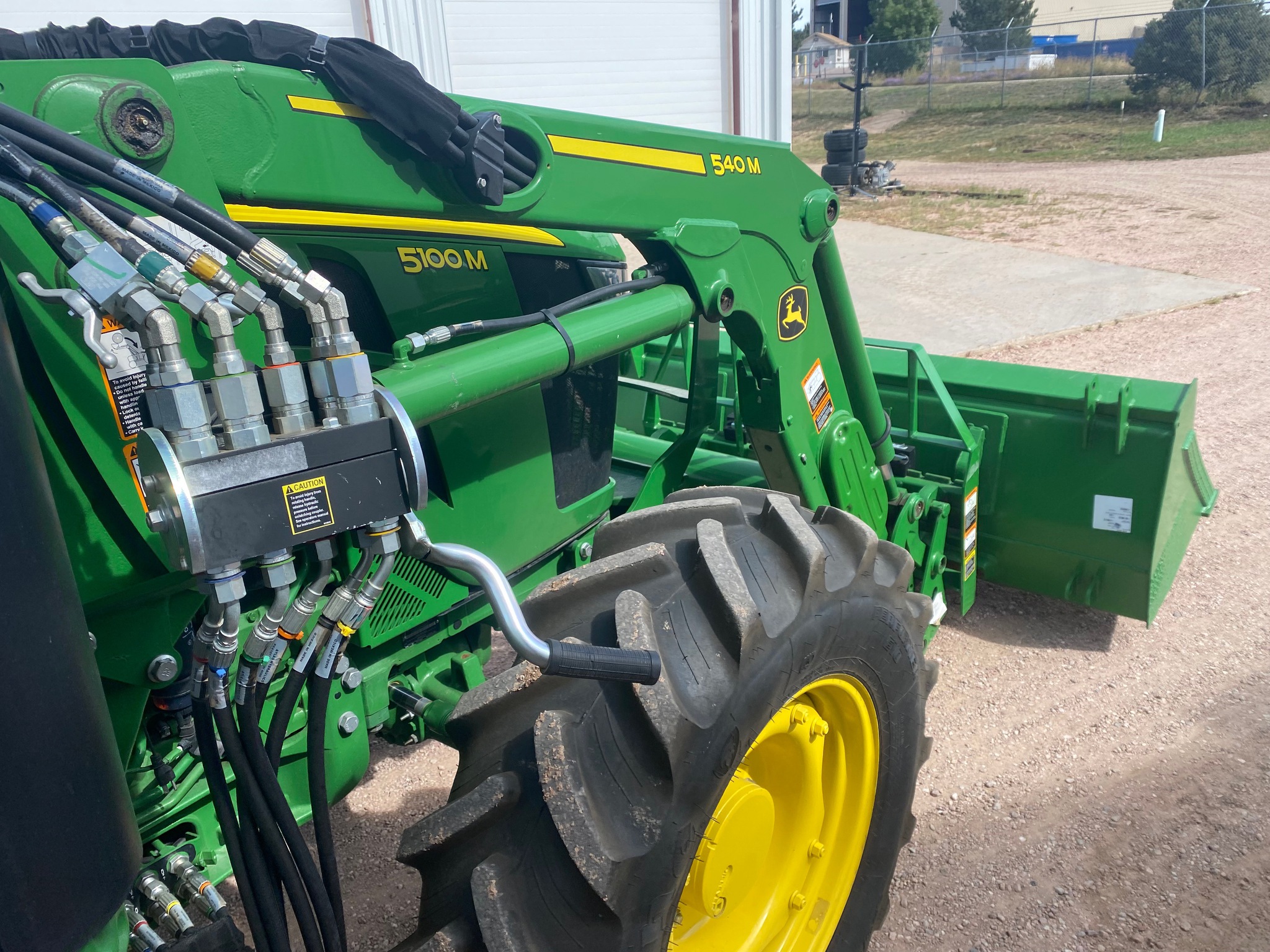 2022 John Deere 5100M Image 23
