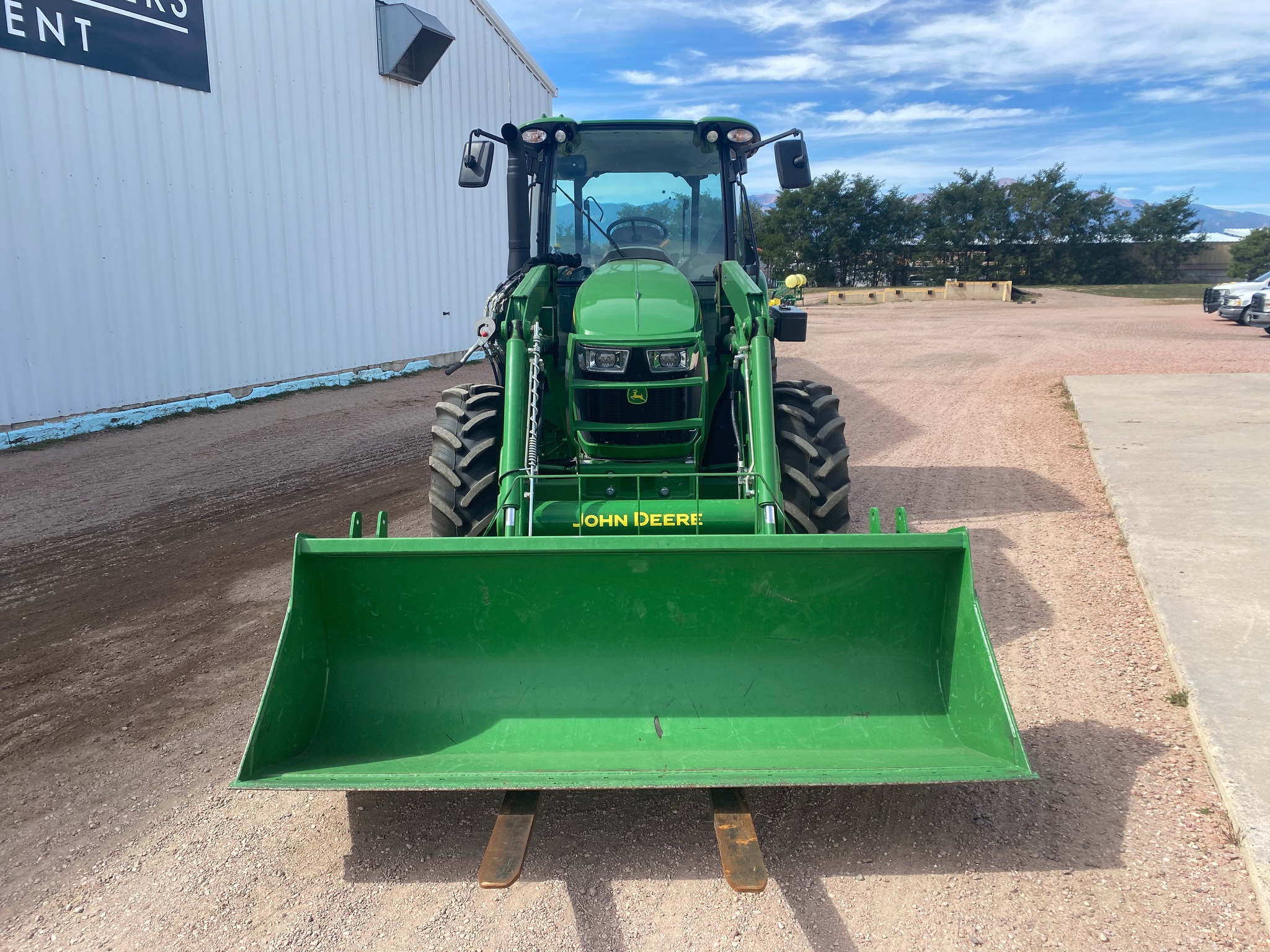 2022 John Deere 5100M Image 9