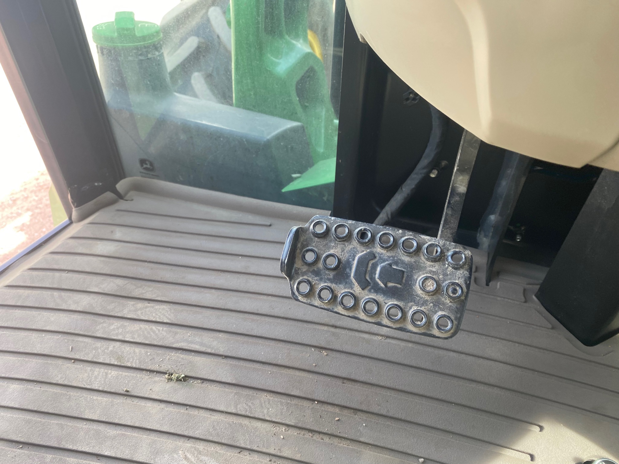 2022 John Deere 5100M Image 18