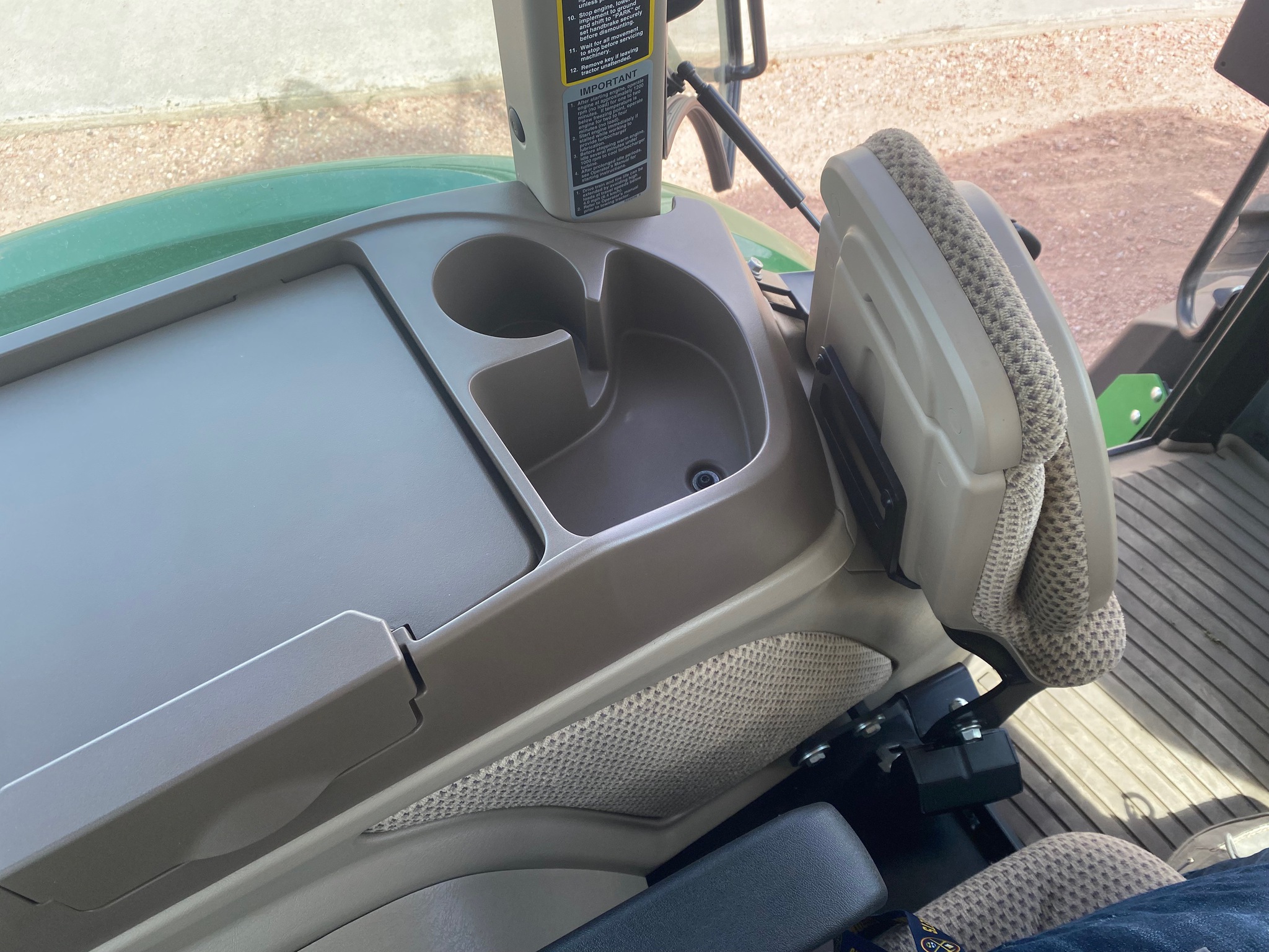 2022 John Deere 5100M Image 13