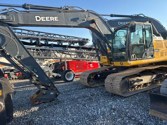 2023 John Deere 200G