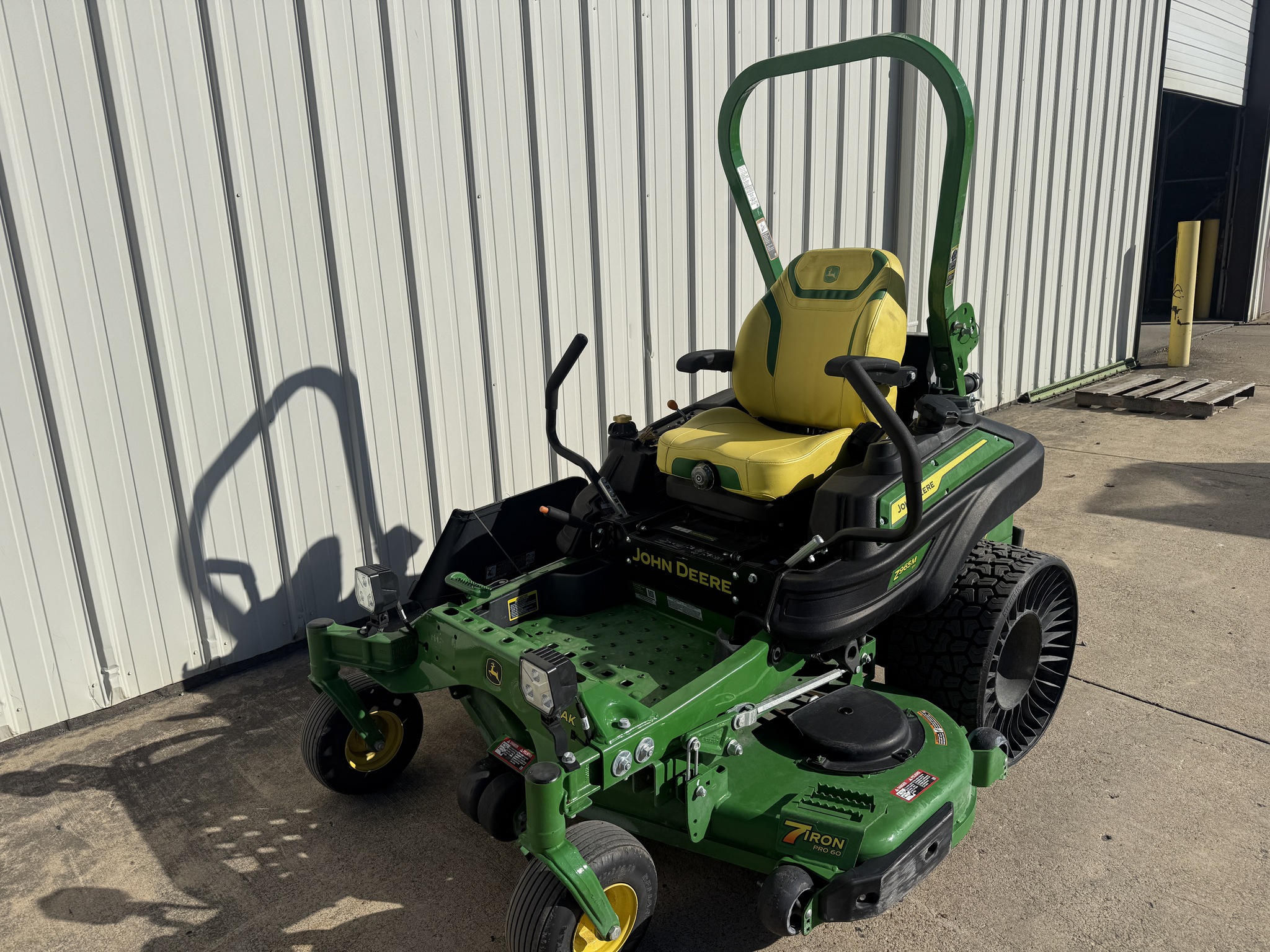 2025 John Deere Z965M Image 6