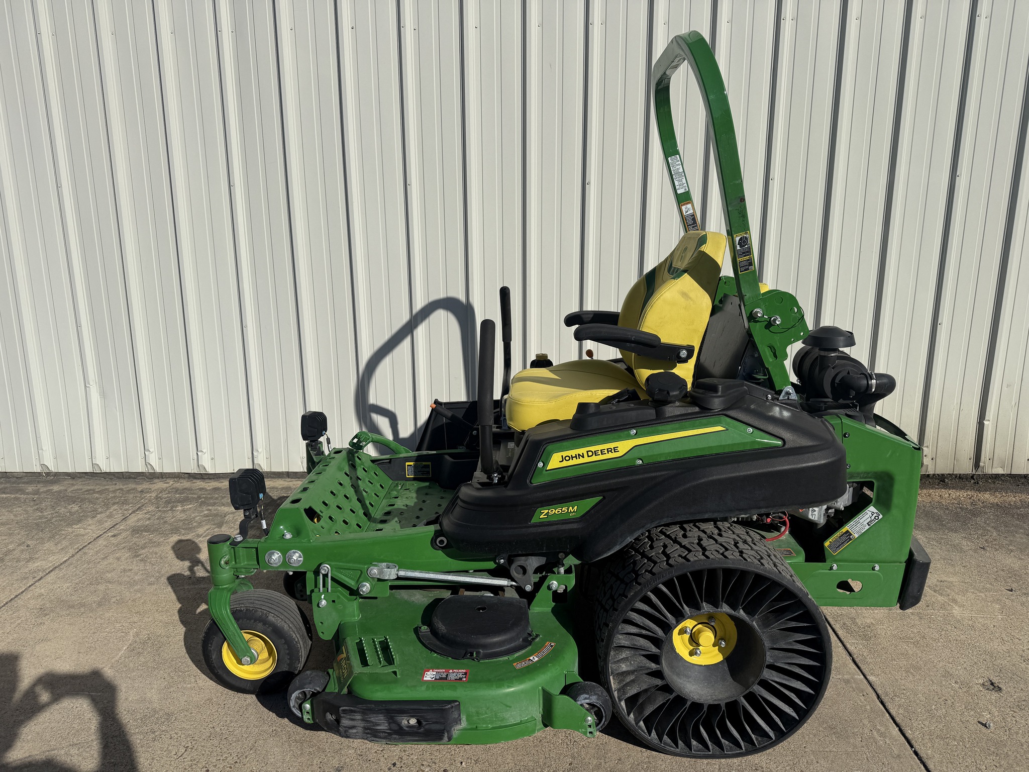 2025 John Deere Z965M Image 8