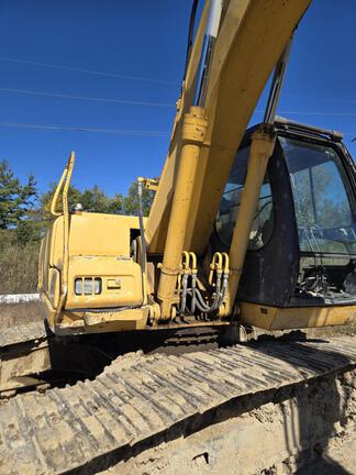Photo of a 2004 John Deere 200C LC