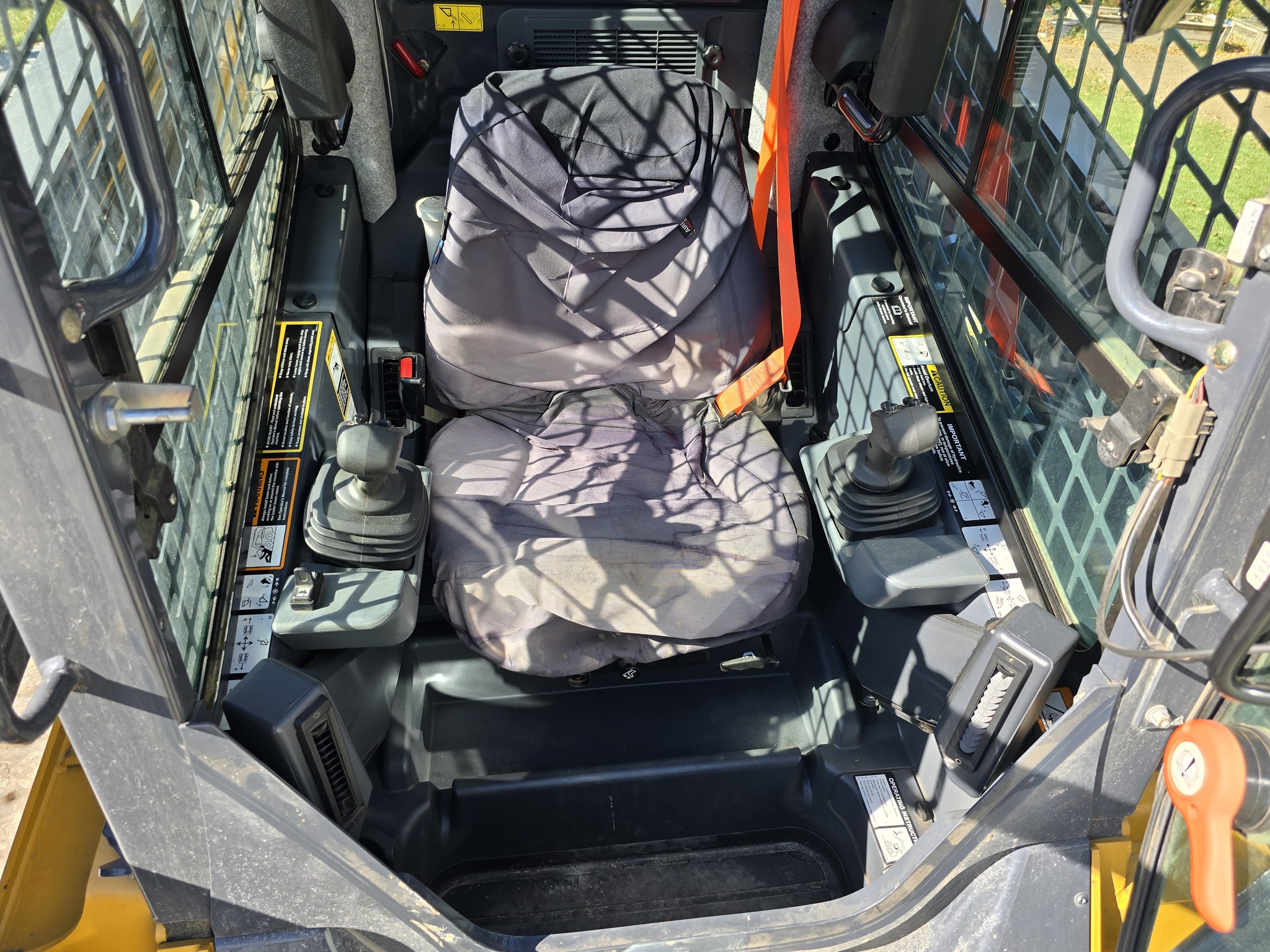 2021 John Deere 333G Image 13