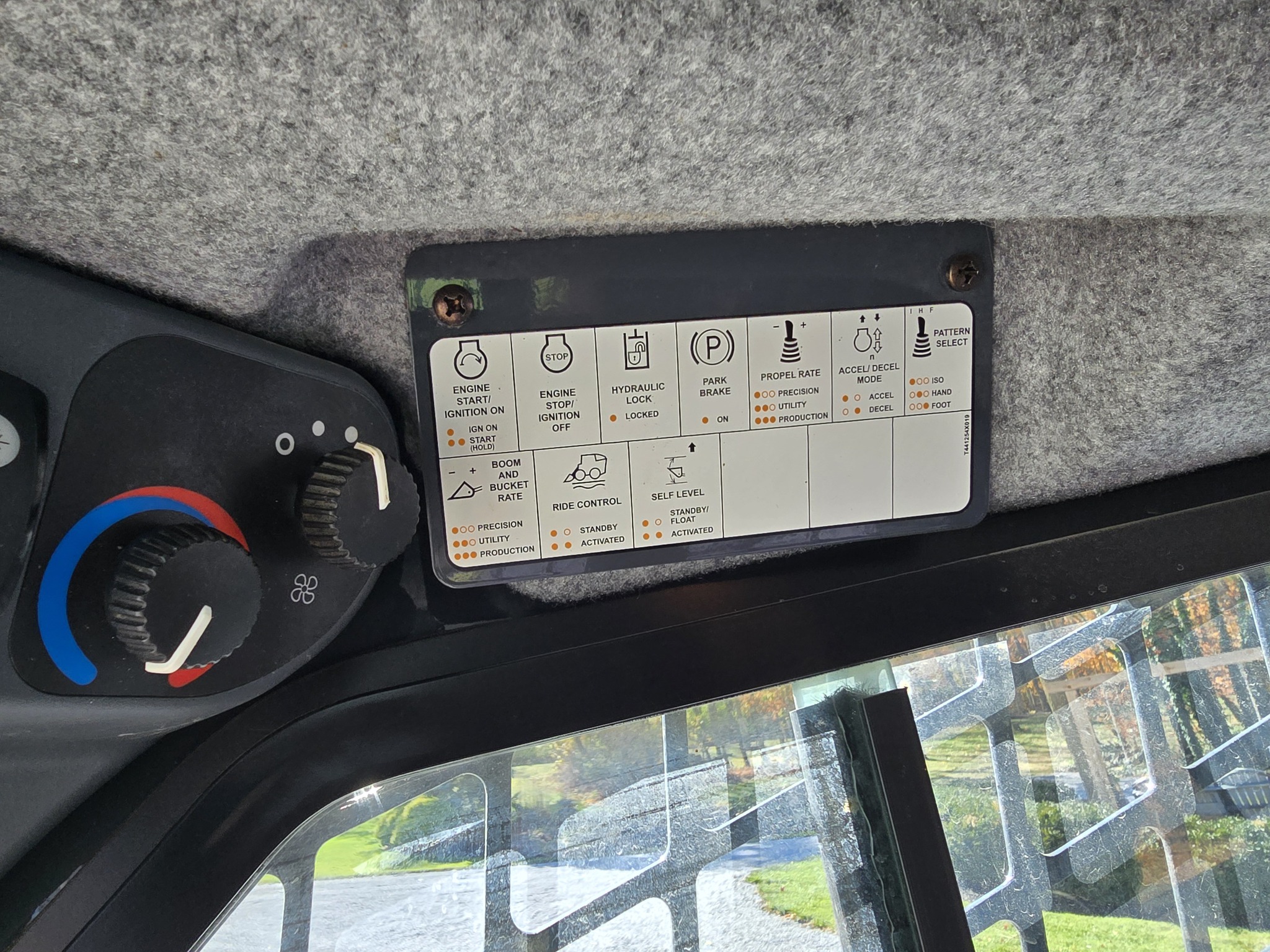 2021 John Deere 333G Image 16