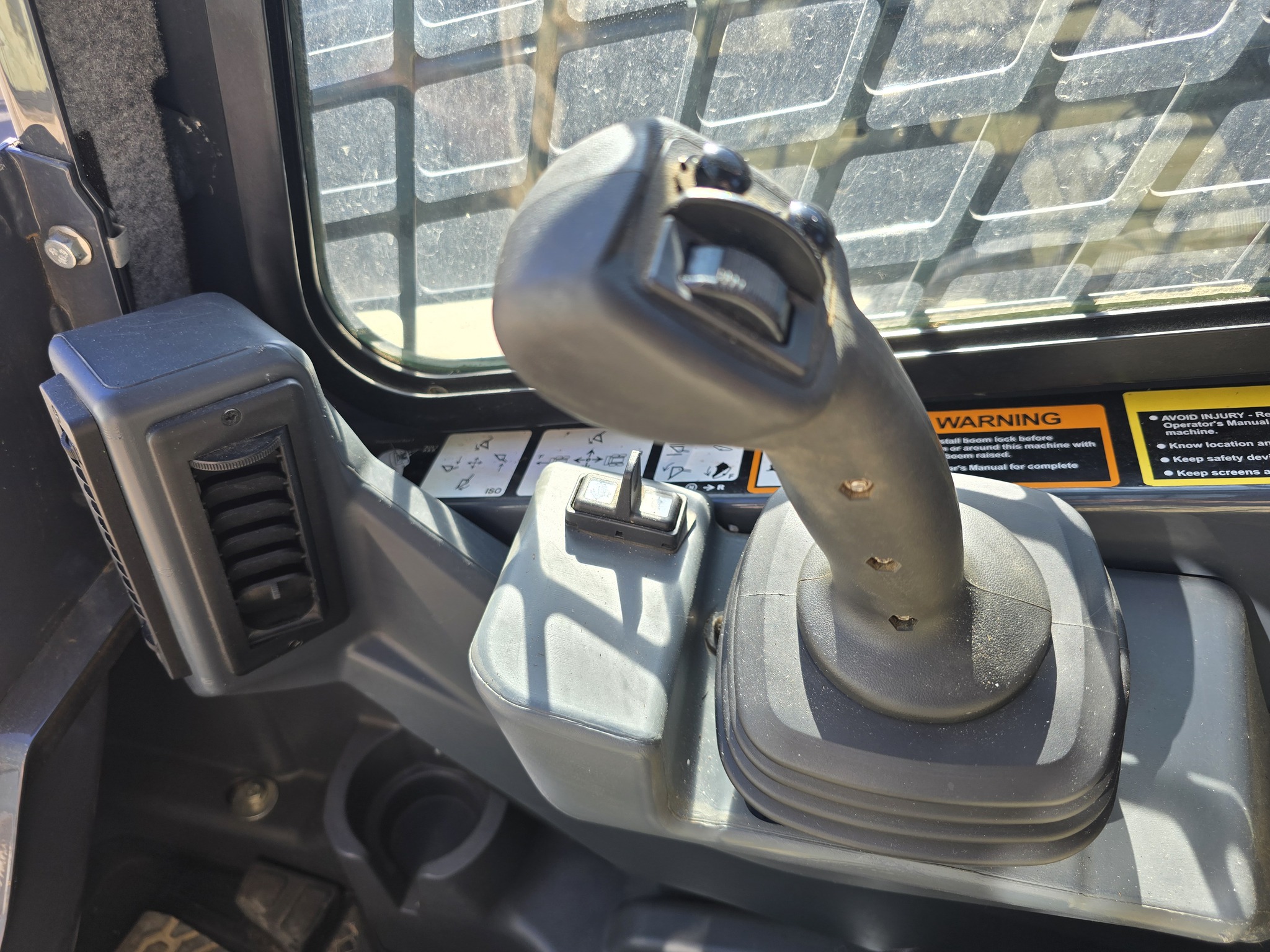 2021 John Deere 333G Image 21