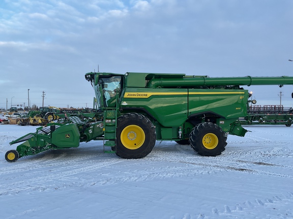 Used 2025 John Deere S7 800 Combines at Horizon Ag & Turf in Westlock, AB - Photo3