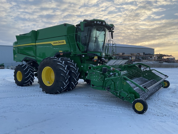 Used 2025 John Deere S7 800 Combines at Horizon Ag & Turf in Westlock, AB - Photo8