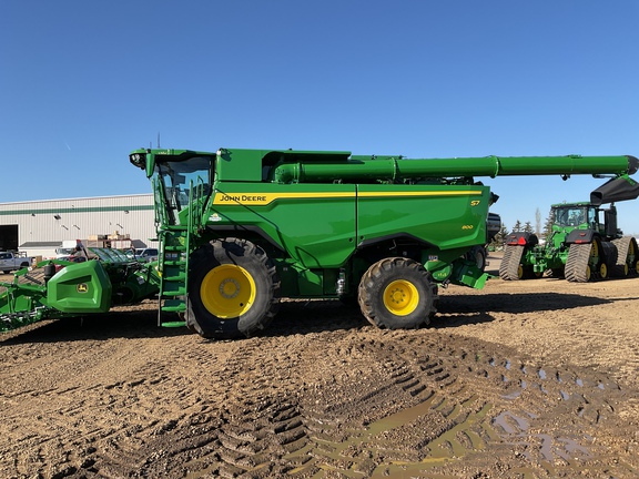 Used 2025 John Deere S7 800 Combines at Horizon Ag & Turf in Westlock, AB - Photo3