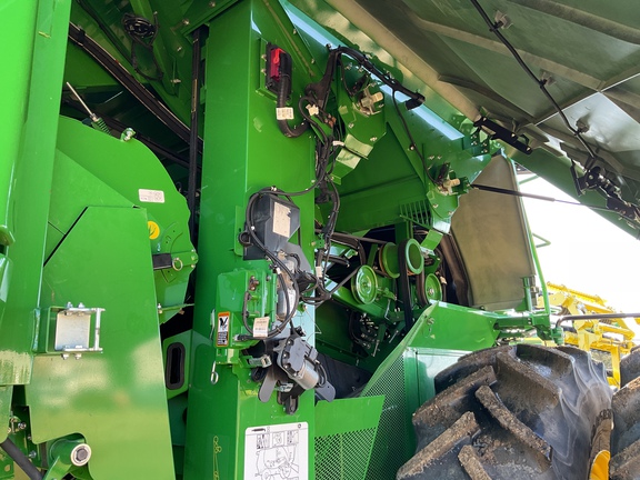 Used 2025 John Deere S7 800 Combines at Horizon Ag & Turf in Westlock, AB - Photo17