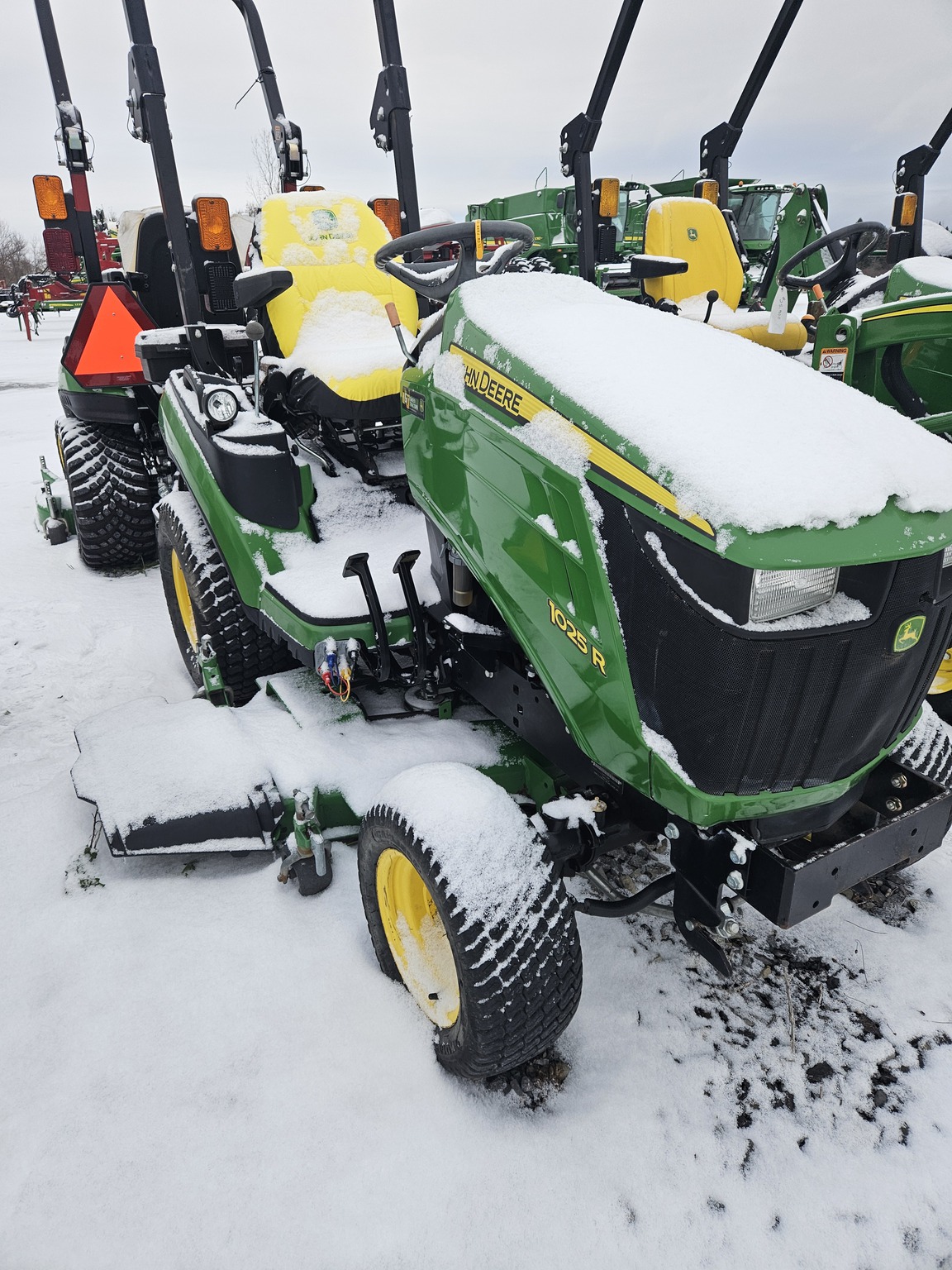 2015 John Deere 1025R Image 1