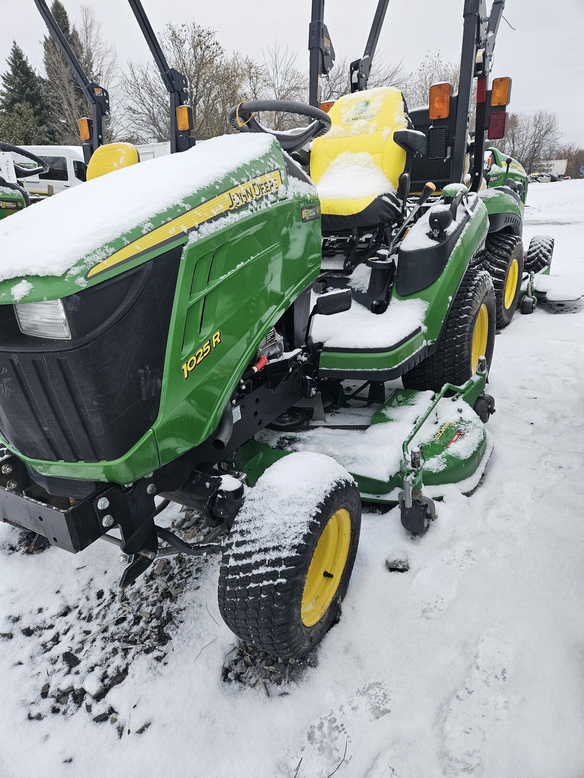 2015 John Deere 1025R Image 2