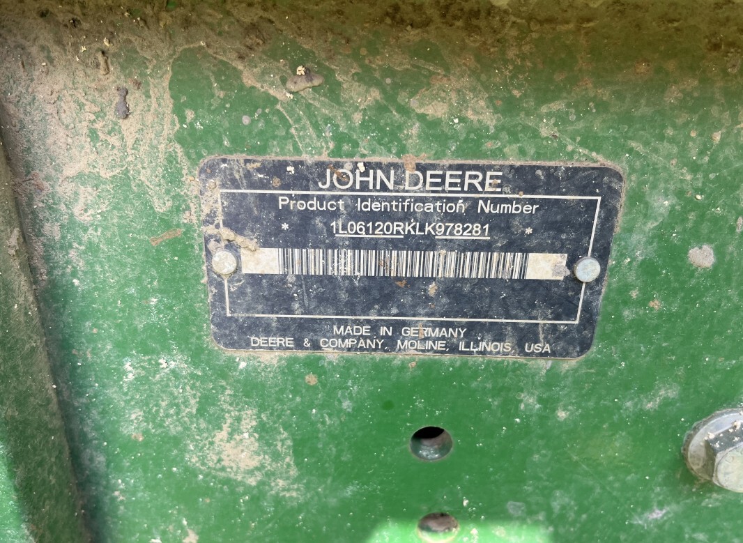 2020 John Deere 6120R Image 12