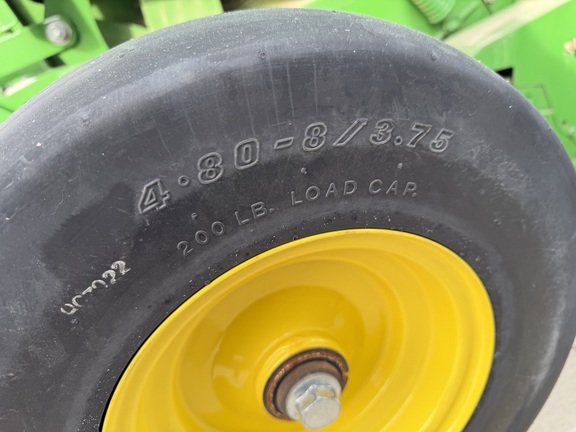 2025 John Deere 561M - Photo9