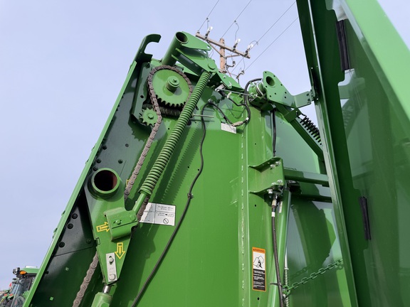 2025 John Deere 561M - Photo28