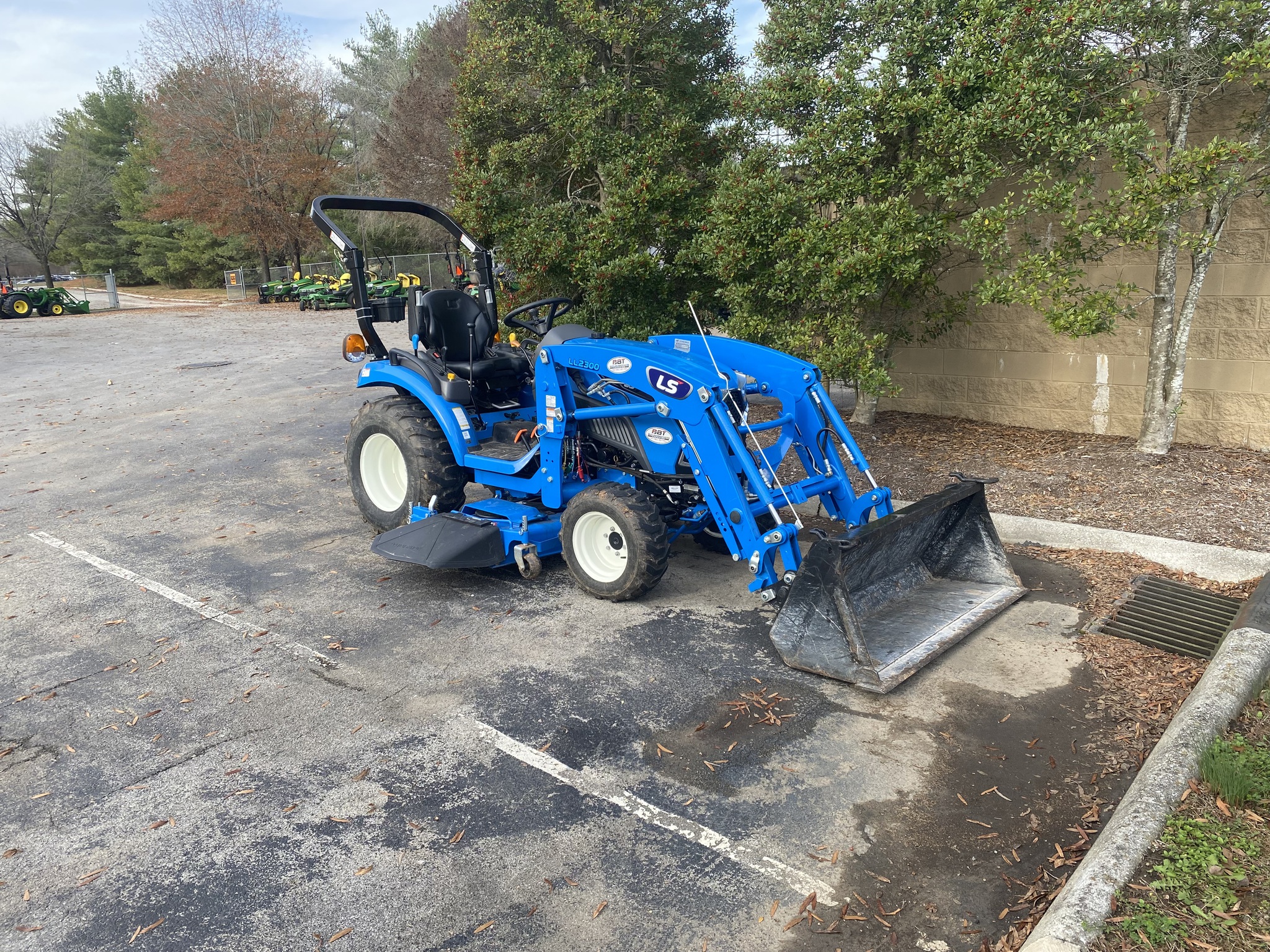 2024 LS MT225SH Image 1