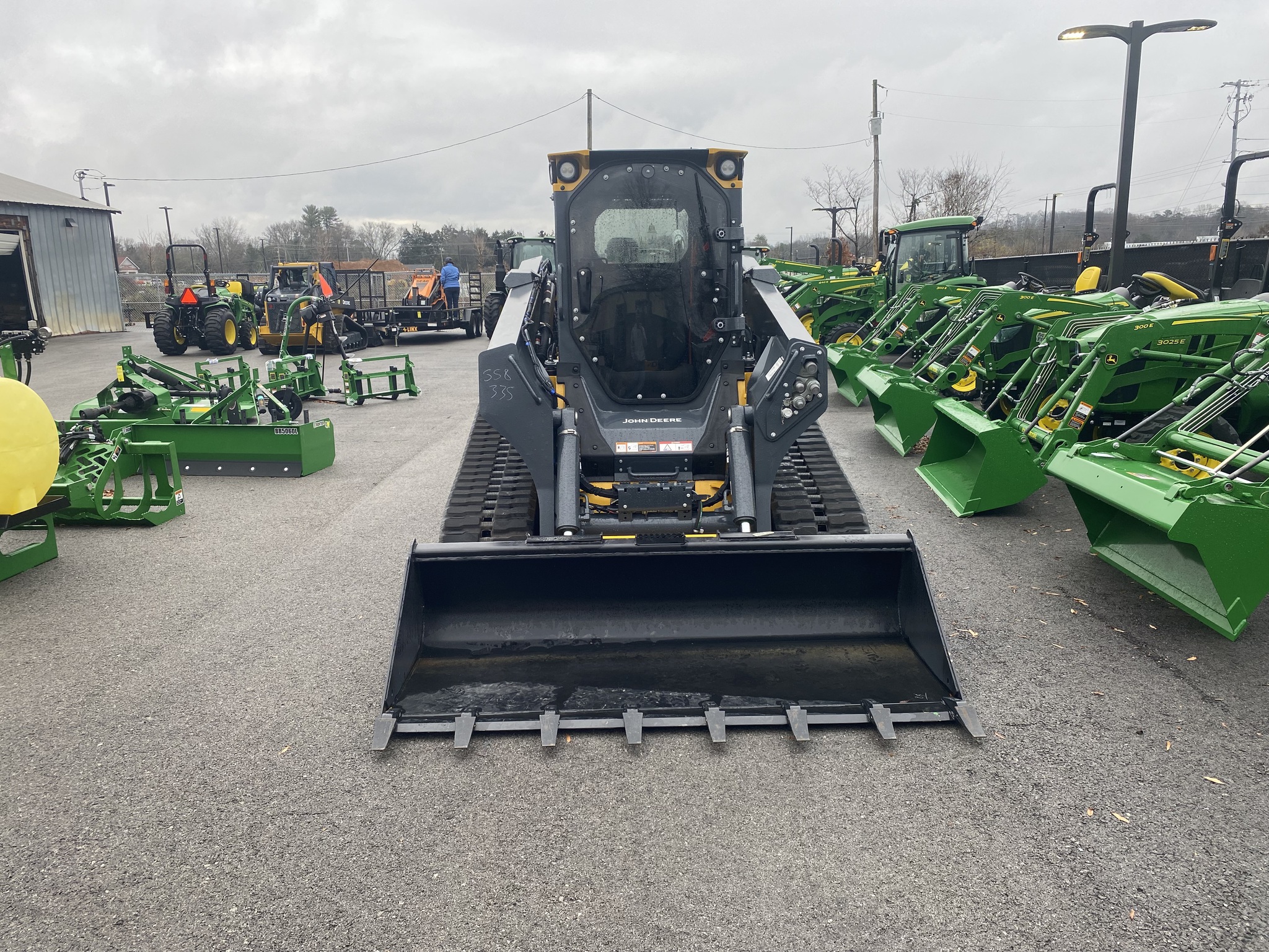 2025 John Deere 335 P Image 4