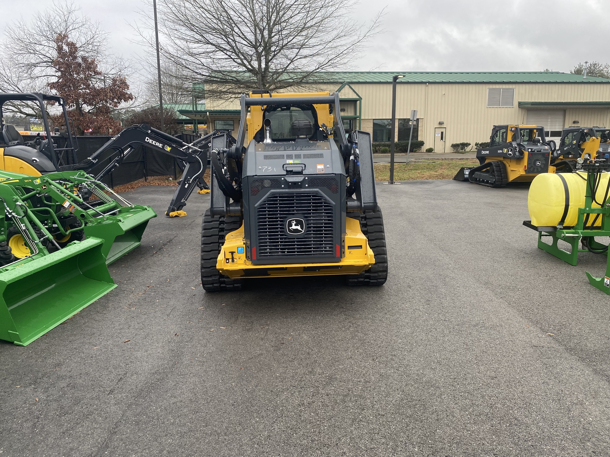 2025 John Deere 335 P Image 5