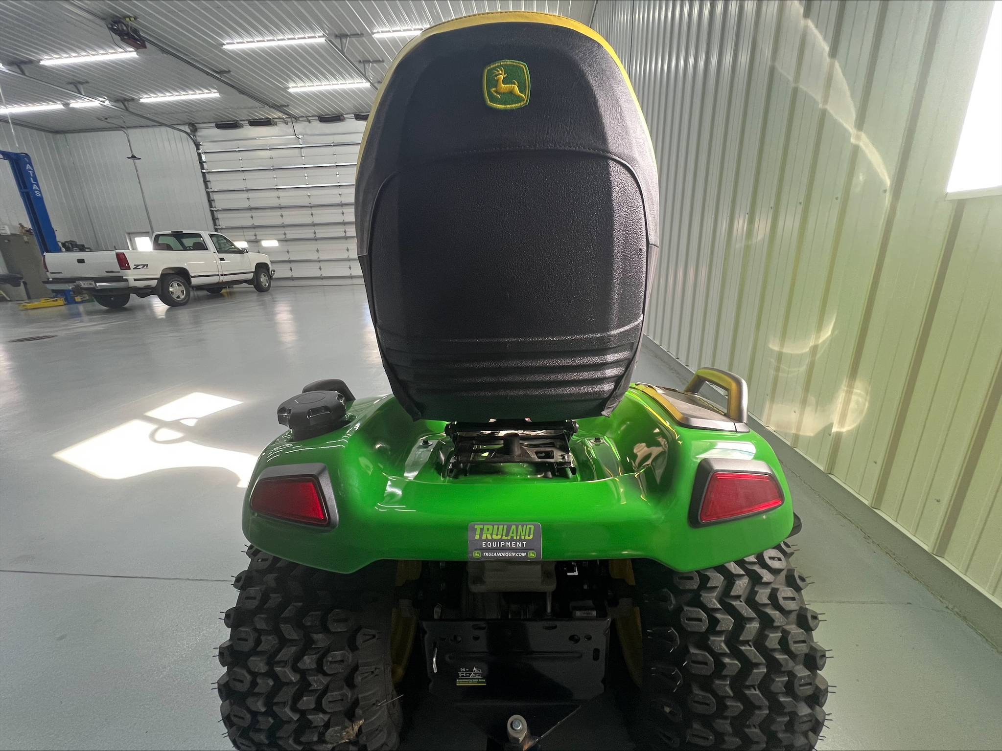 2023 John Deere X590 Image 5