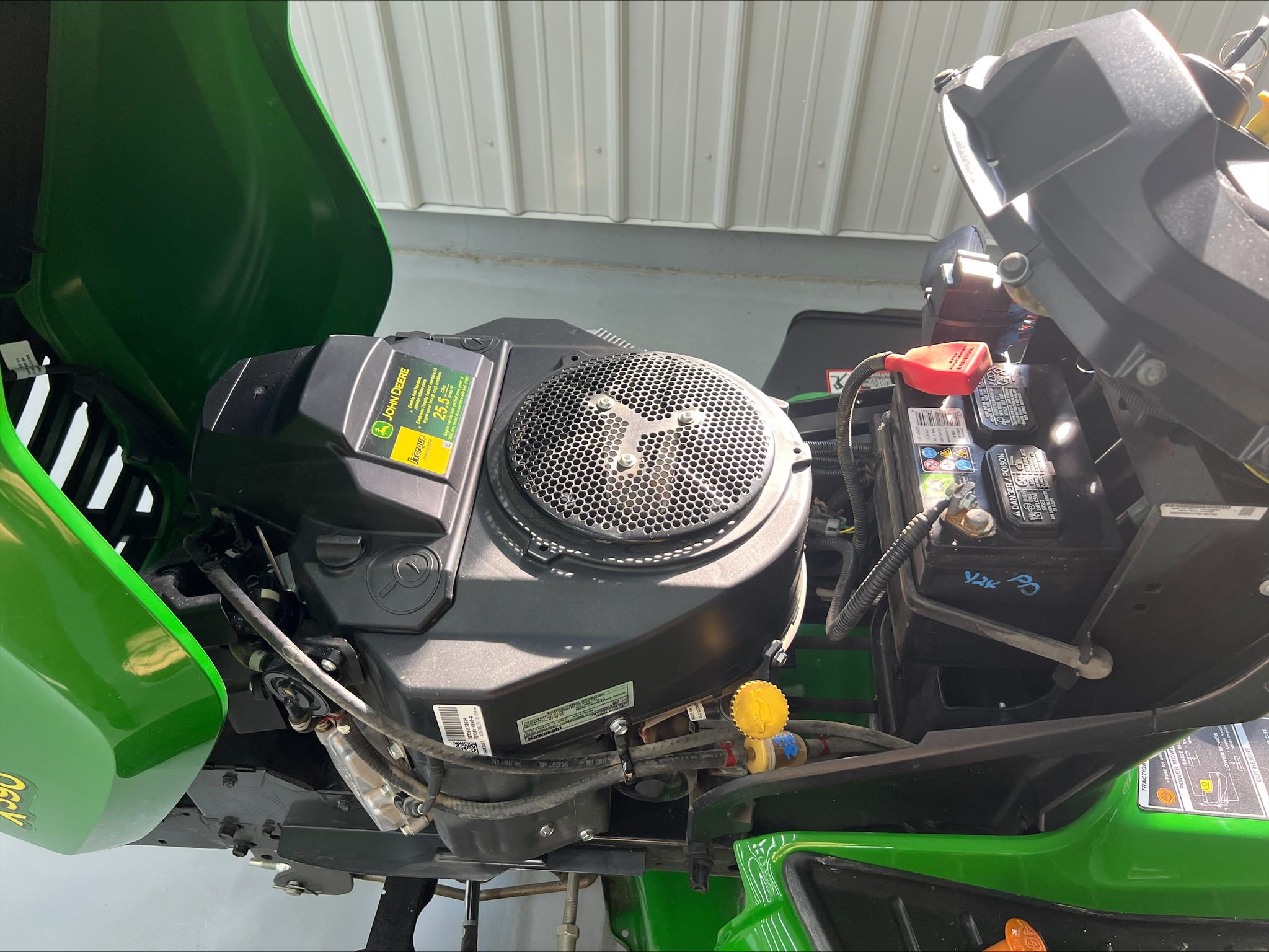 2023 John Deere X590 Image 10