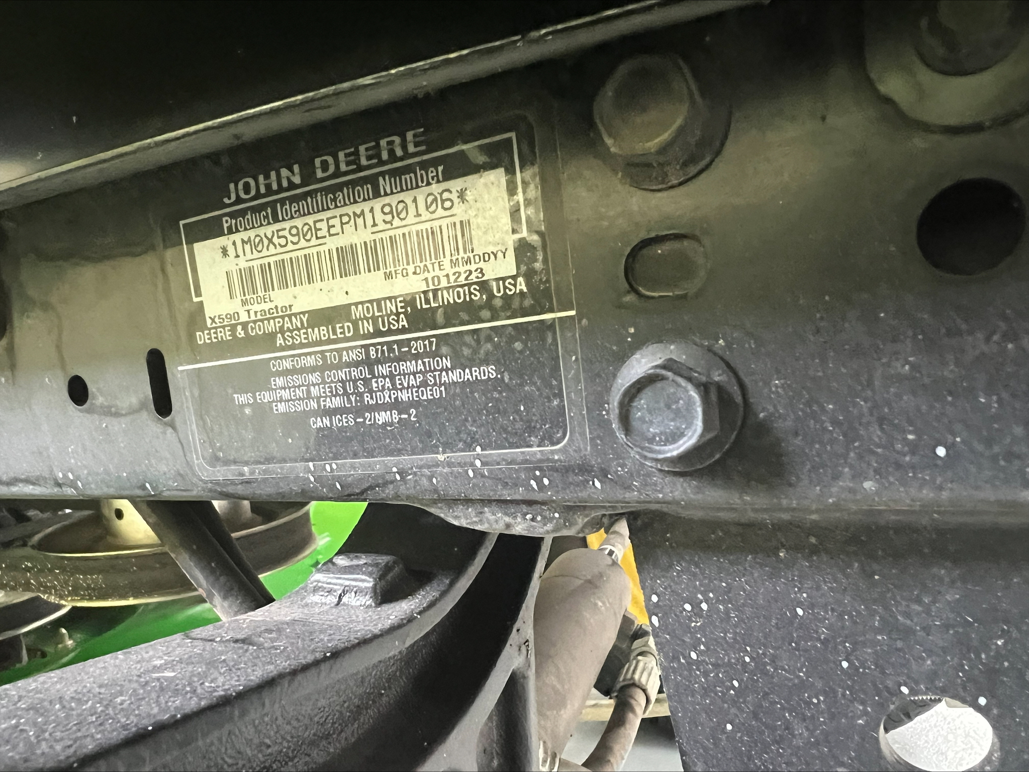 2023 John Deere X590 Image 12