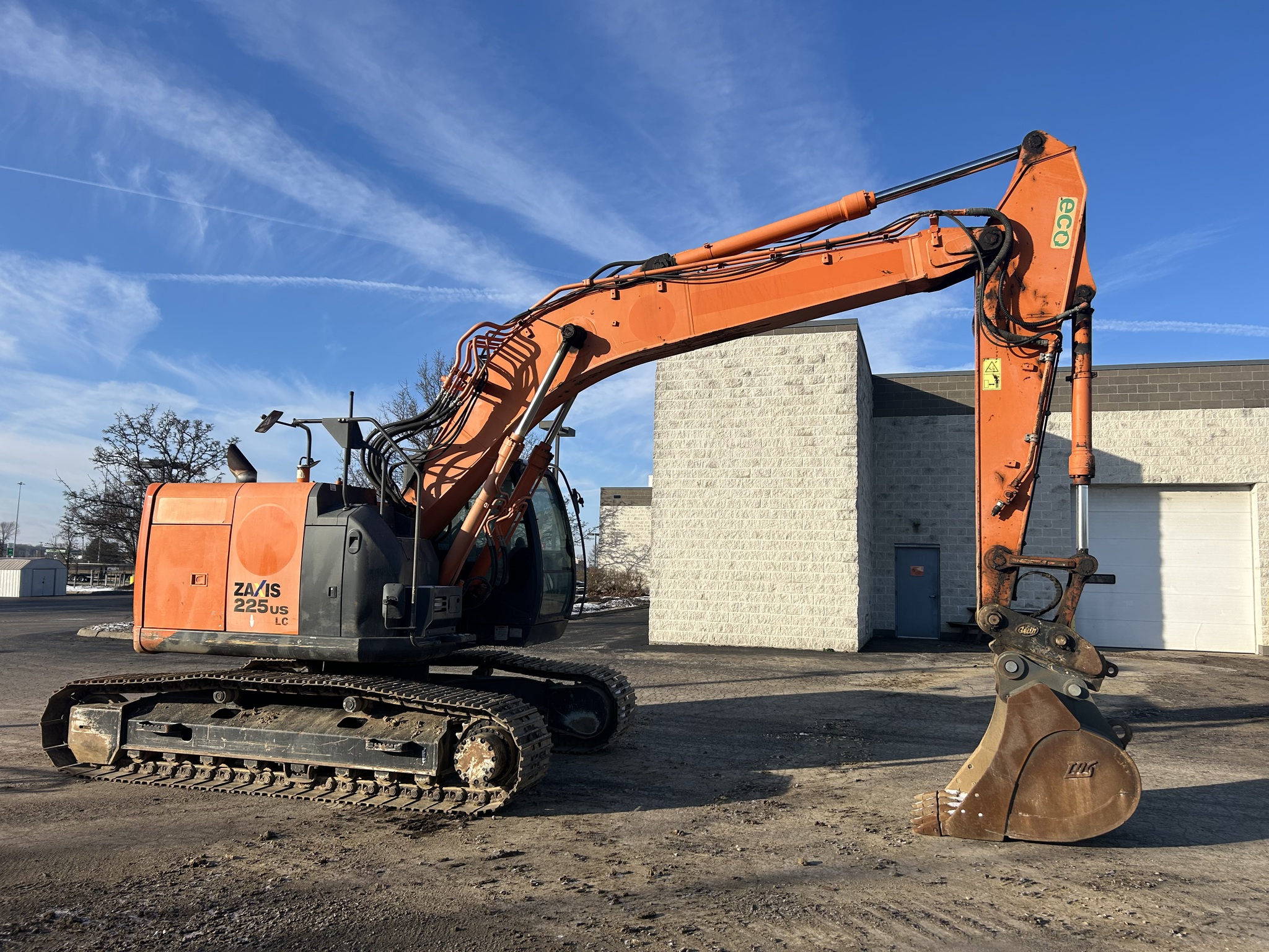 2014 Hitachi ZX225USRLC-5 Image 4