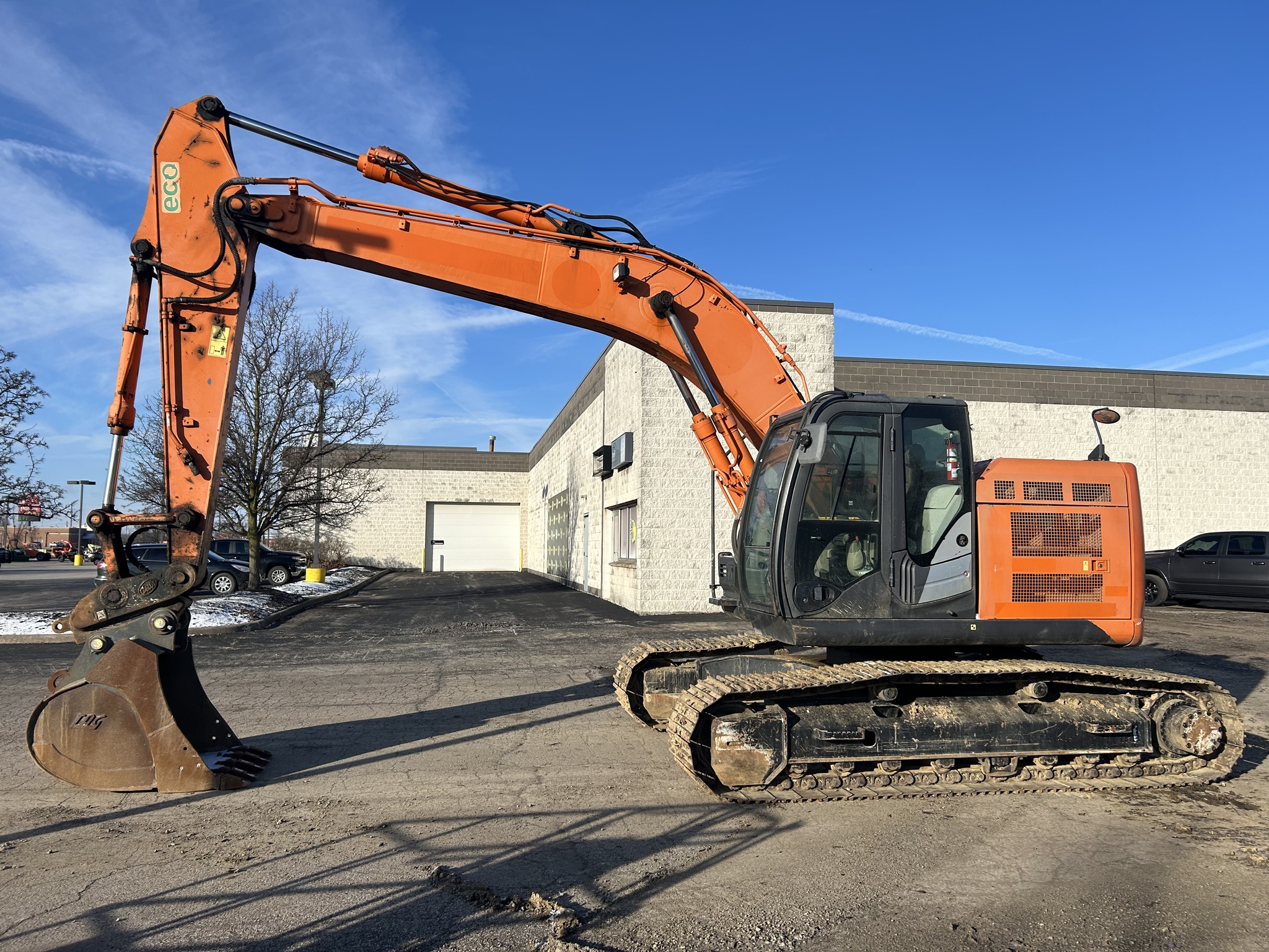 2014 Hitachi ZX225USRLC-5 Image 1