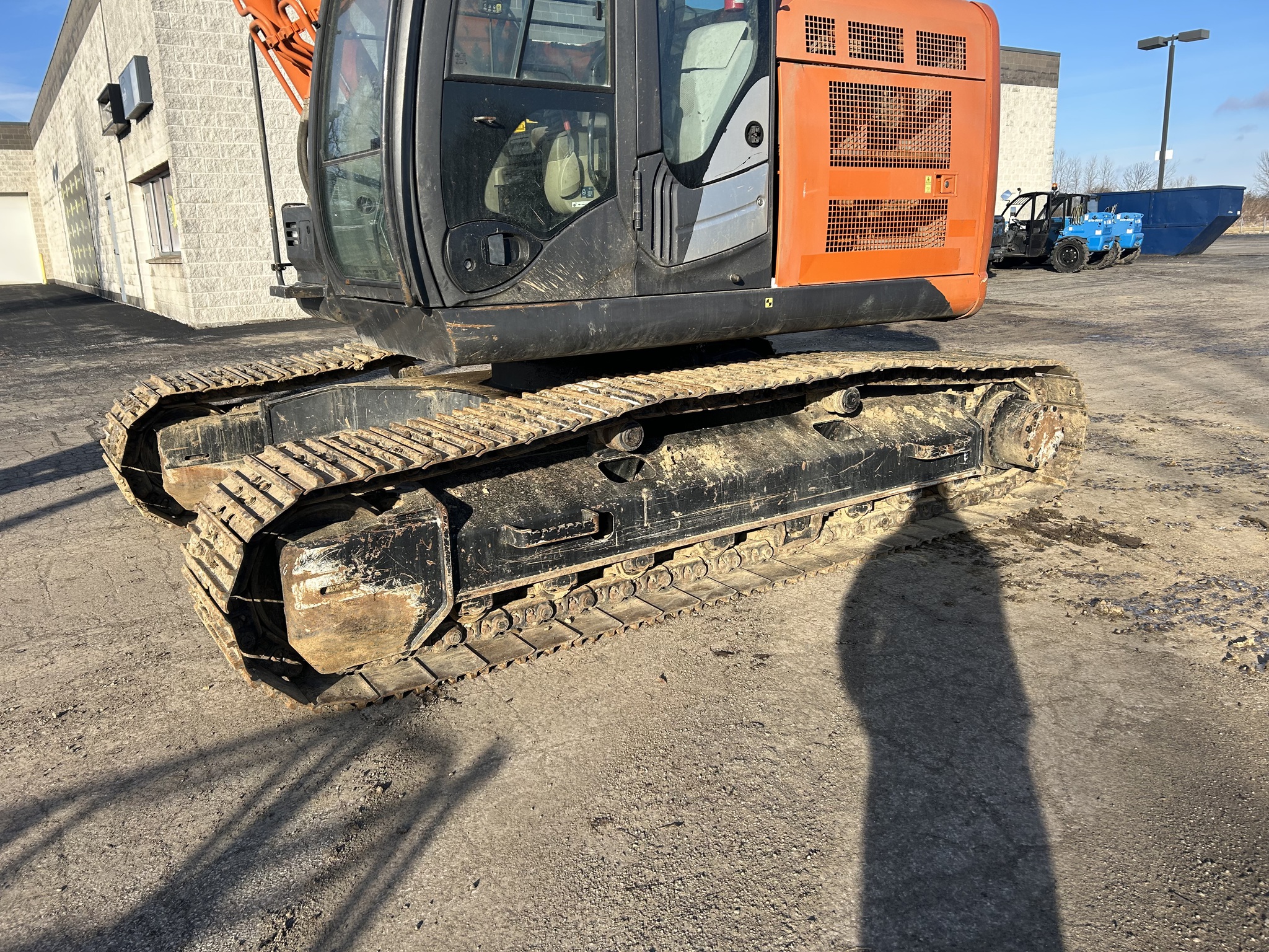 2014 Hitachi ZX225USRLC-5 Image 6