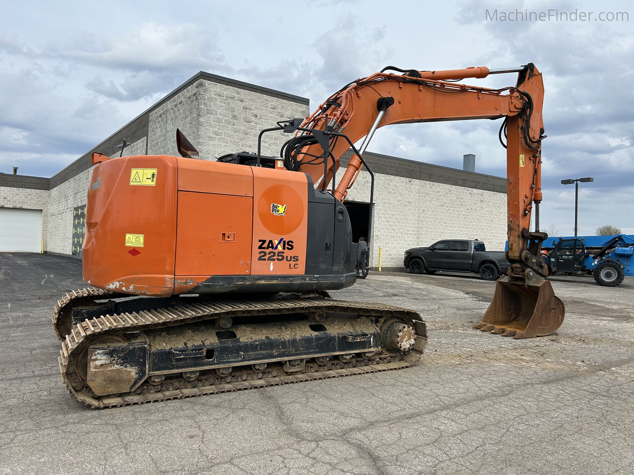 2014 Hitachi ZX225USRLC-5 | Excavators | MachineFinder